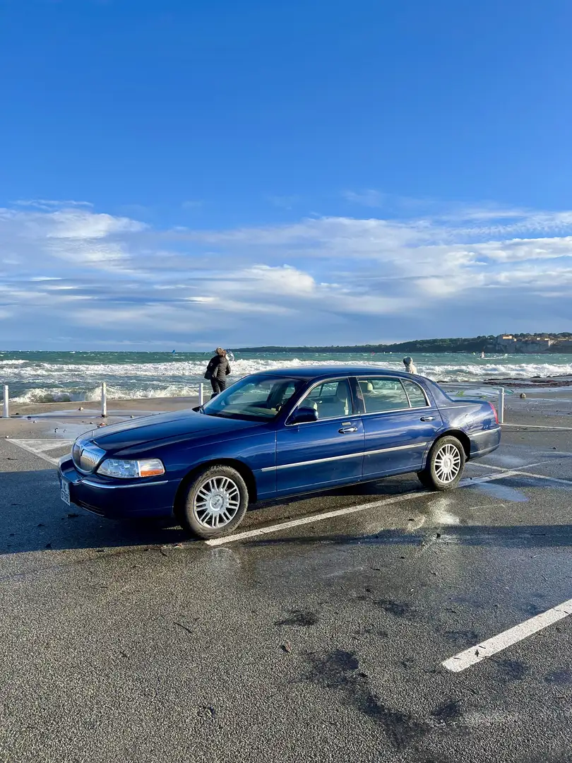 Lincoln Town Car Blau - 1