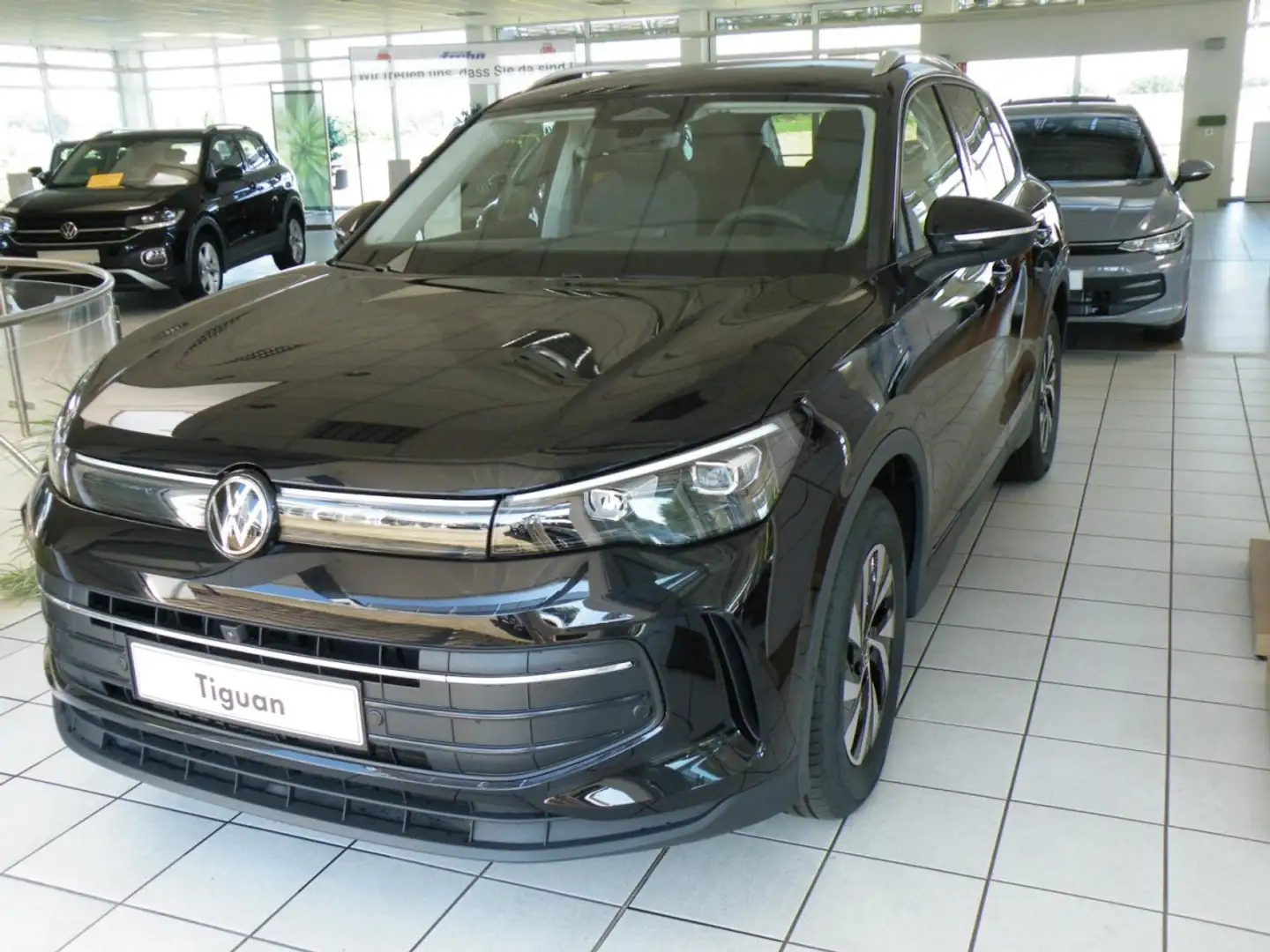 Volkswagen Tiguan 1.5 eTSI 110 kW Life Klima Navi Rückfahrkamera Schwarz - 2