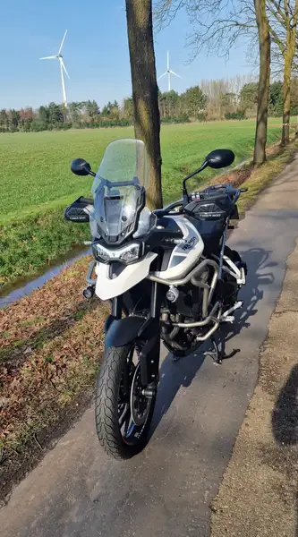 Triumph Tiger 900 - foto 2