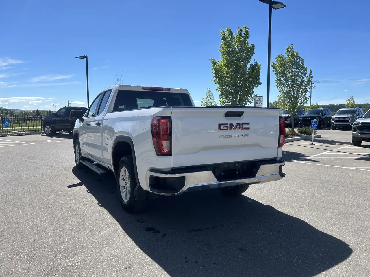 GMC Sierra 1500 снимка GMC Sierra 1500