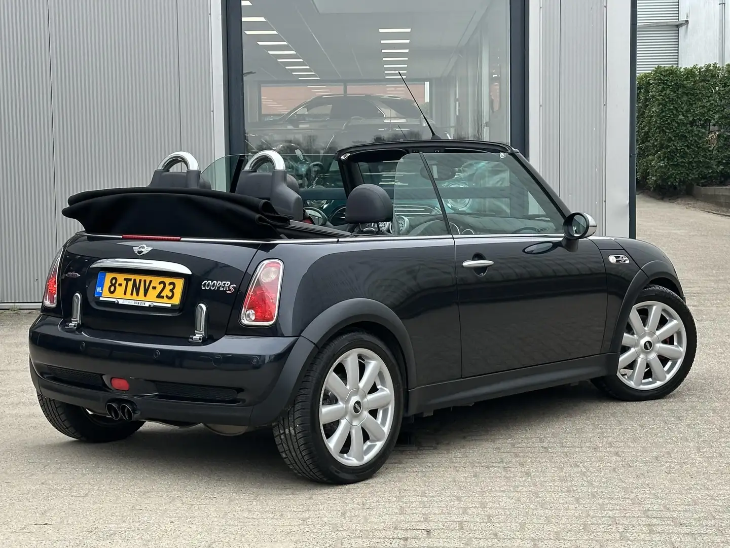 MINI John Cooper Works Cabrio 1.6 211pk Chili | 17-inch/PDC/Navi/Windscherm/Xeno Fekete - 2