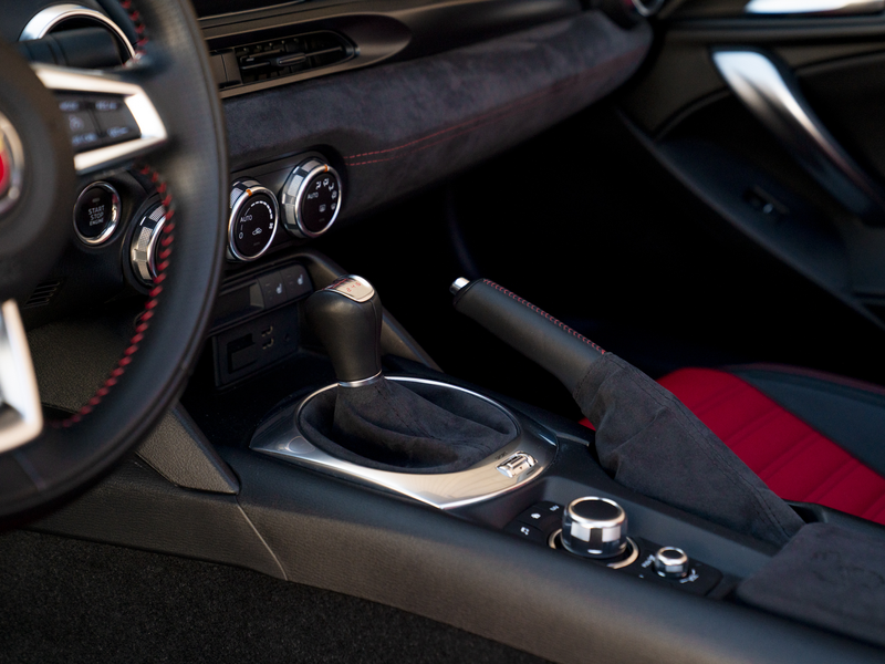 Abarth 124 Spider | Handbak | Bose — photo 21