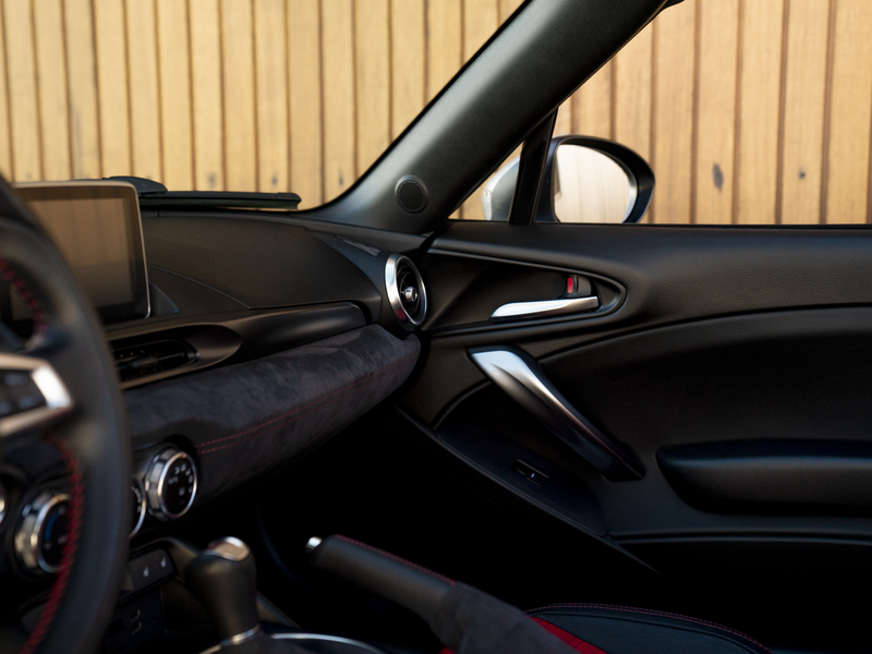 Abarth 124 Spider | Handbak | Bose — photo 20