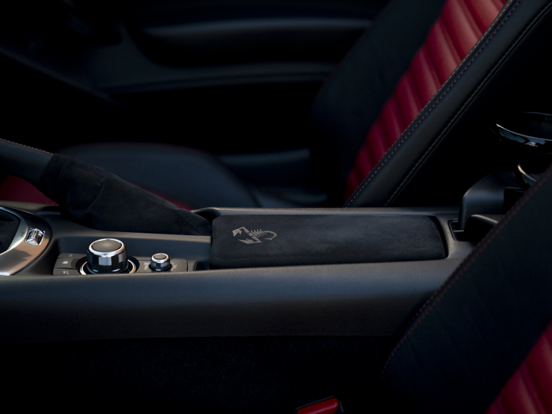 Abarth 124 Spider | Handbak | Bose — photo 22
