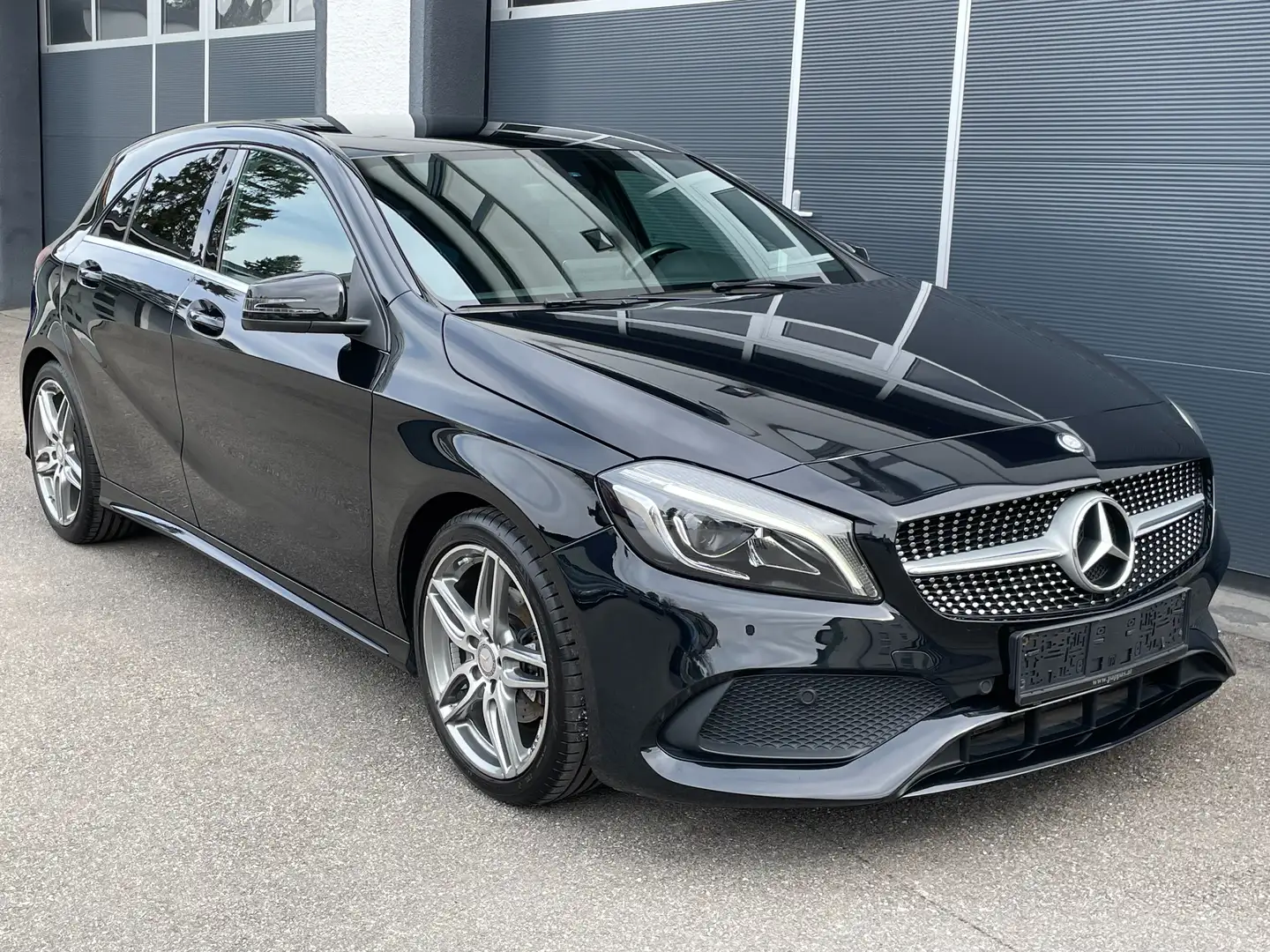 Mercedes-Benz A 180 A 180 CDI BlueEfficiency *AMG-PAKET*NAVI*KAMERA*18 Schwarz - 1