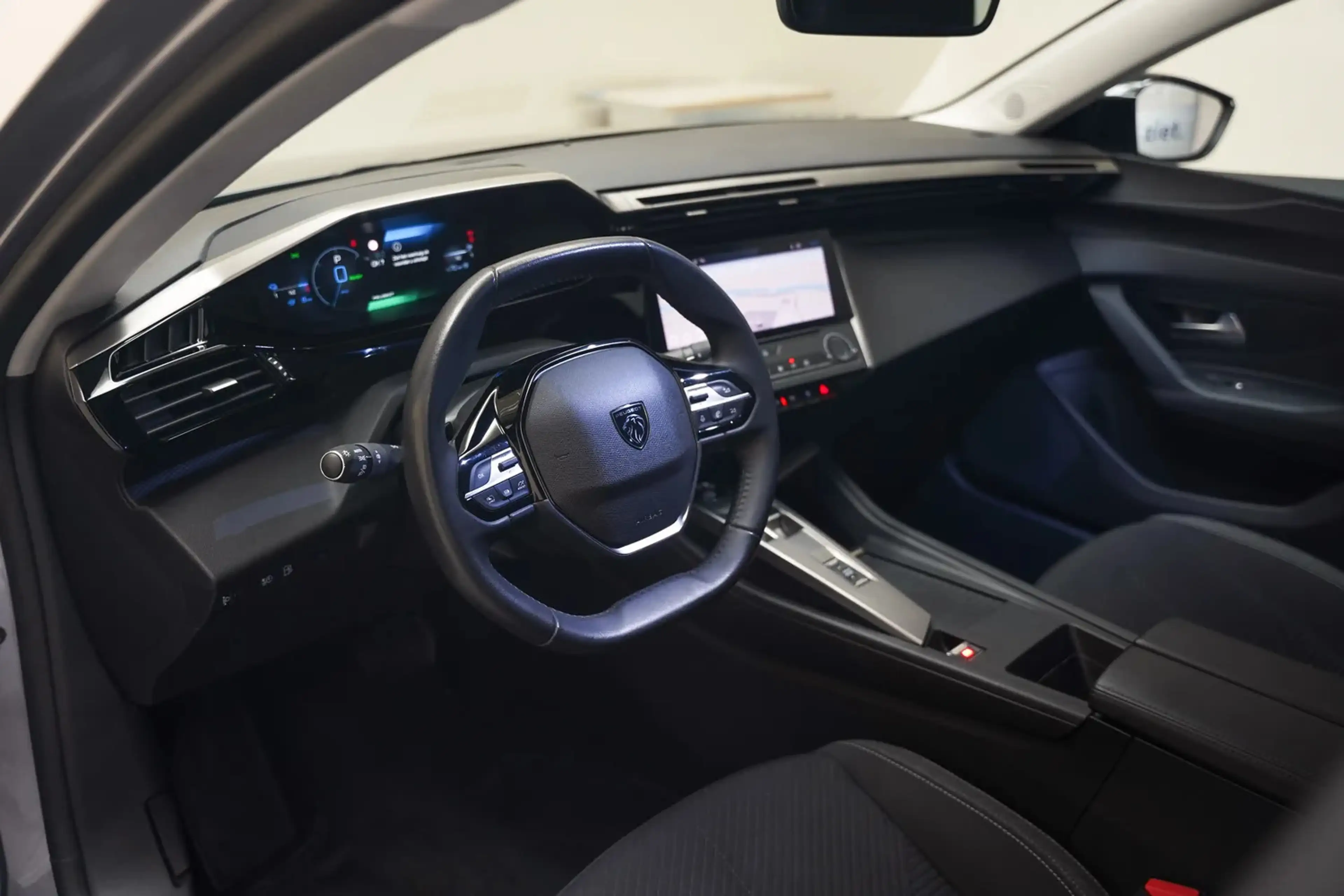 Peugeot 308 1.6 Plug-in Hybrid Active Pack 180 Aut. [ Navigati — photo 15