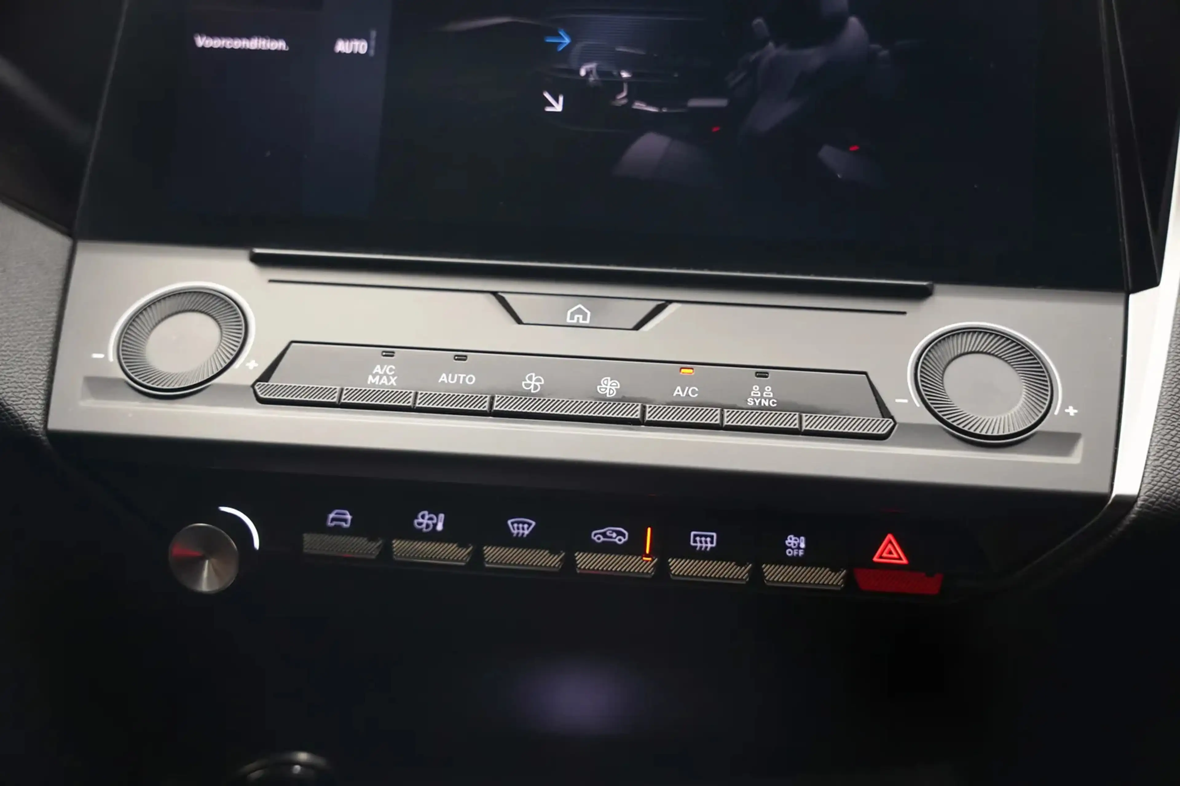 Peugeot 308 1.6 Plug-in Hybrid Active Pack 180 Aut. [ Navigati — photo 8