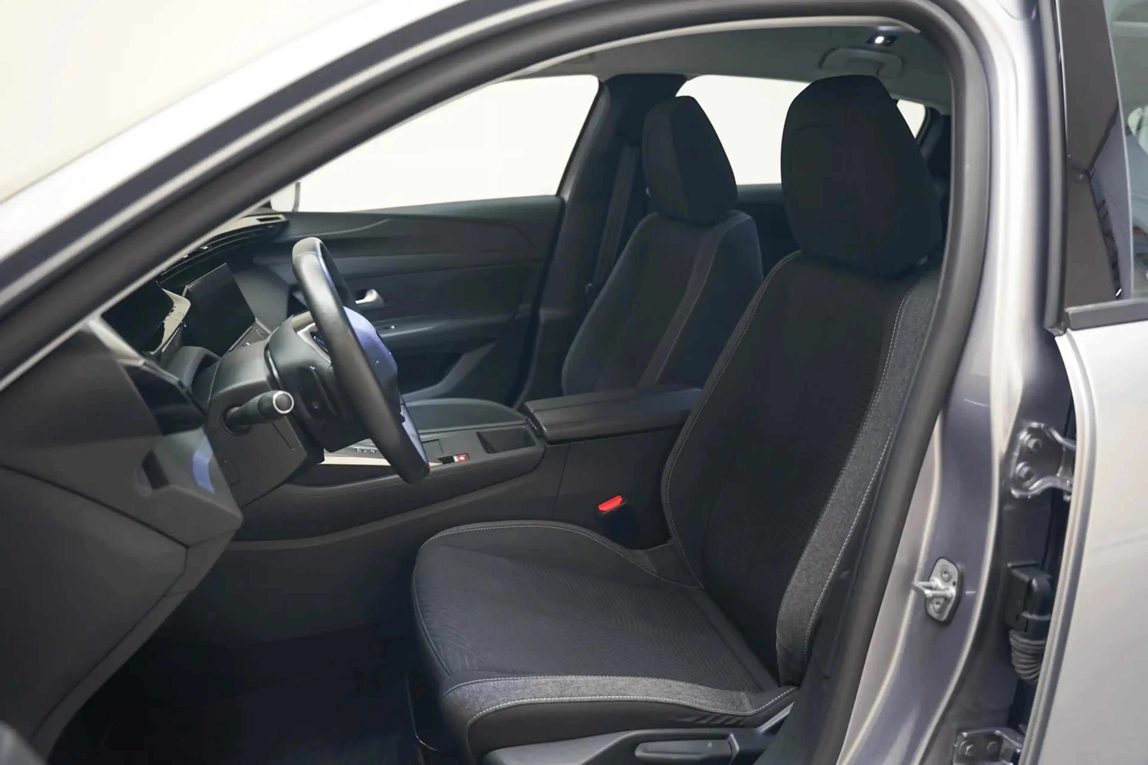 Peugeot 308 1.6 Plug-in Hybrid Active Pack 180 Aut. [ Navigati — photo 10