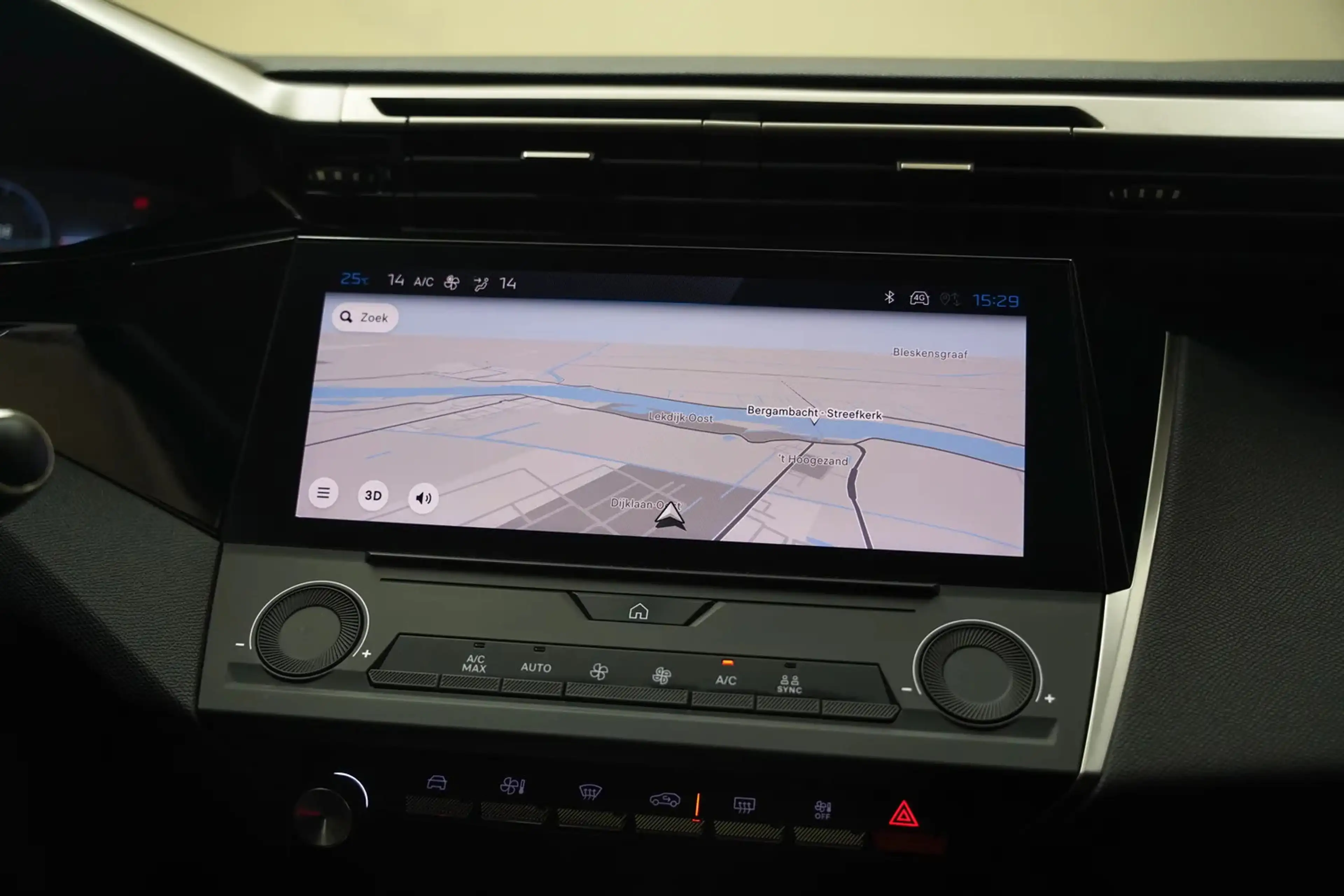 Peugeot 308 1.6 Plug-in Hybrid Active Pack 180 Aut. [ Navigati — photo 7