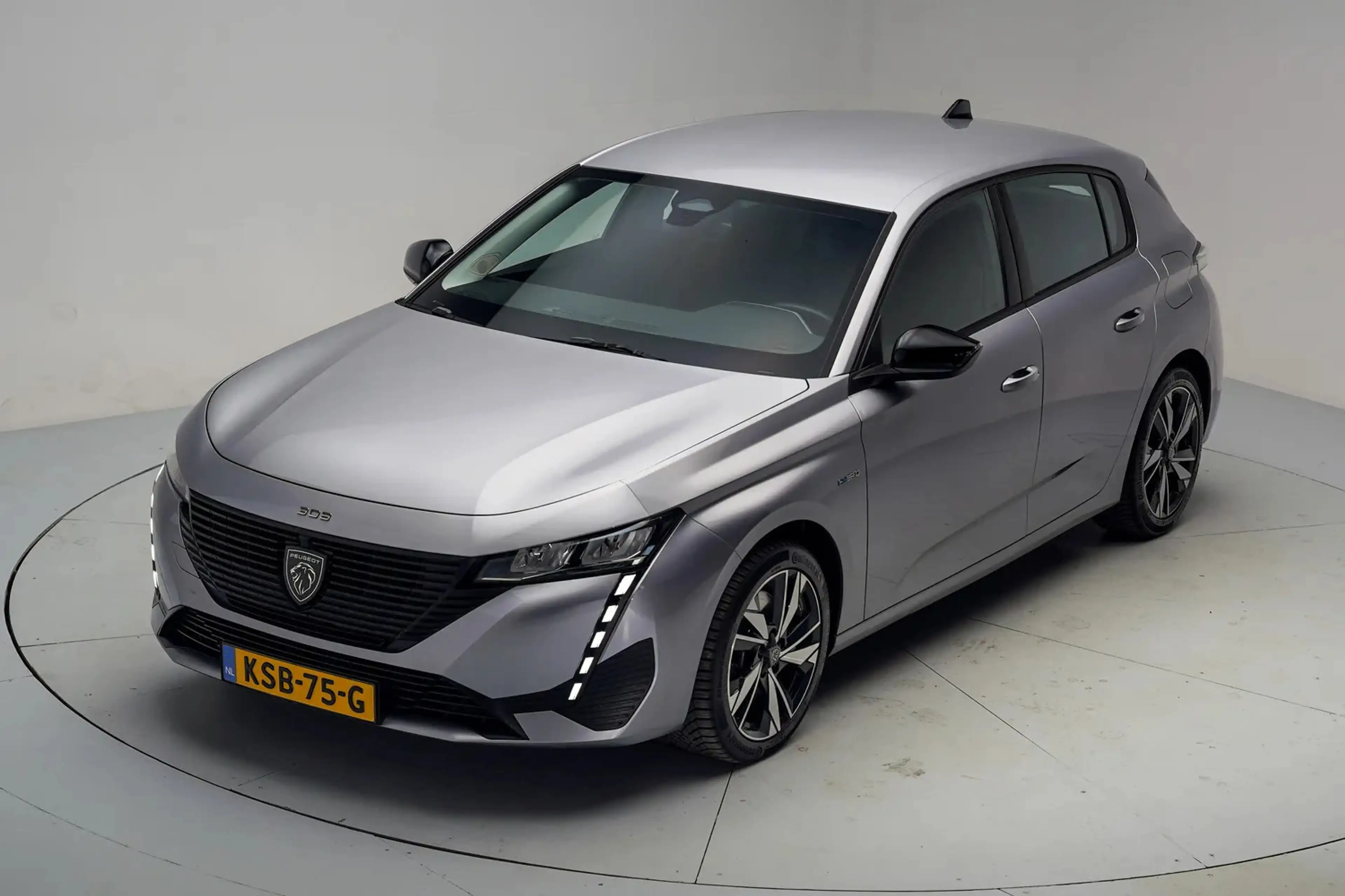Peugeot 308 1.6 Plug-in Hybrid Active Pack 180 Aut. [ Navigati — photo 13