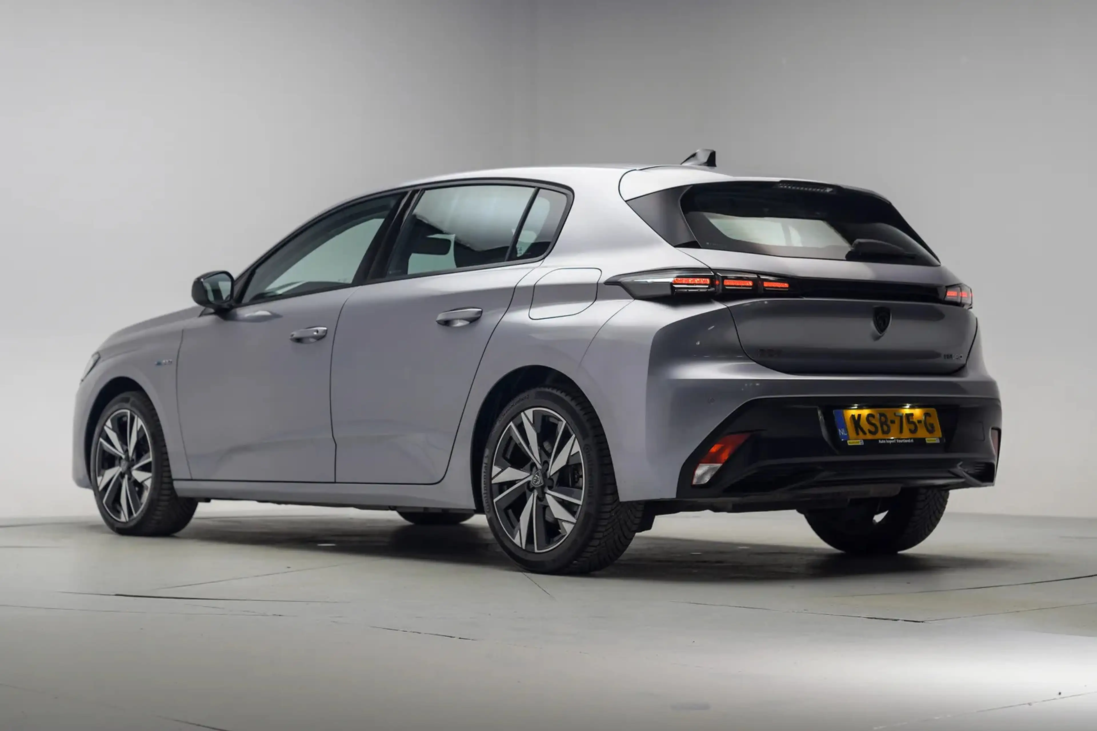 Peugeot 308 1.6 Plug-in Hybrid Active Pack 180 Aut. [ Navigati — photo 3