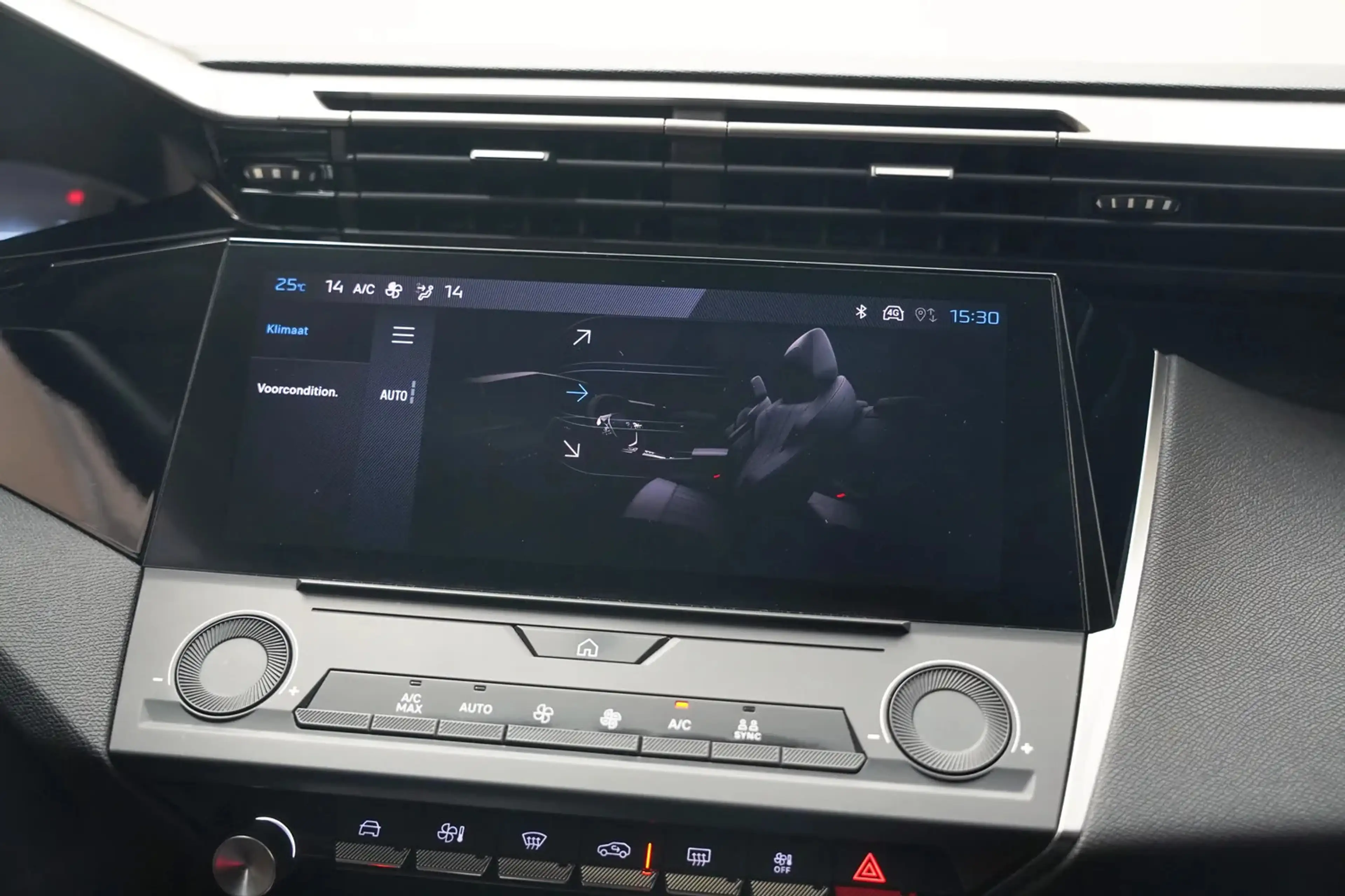 Peugeot 308 1.6 Plug-in Hybrid Active Pack 180 Aut. [ Navigati — photo 9