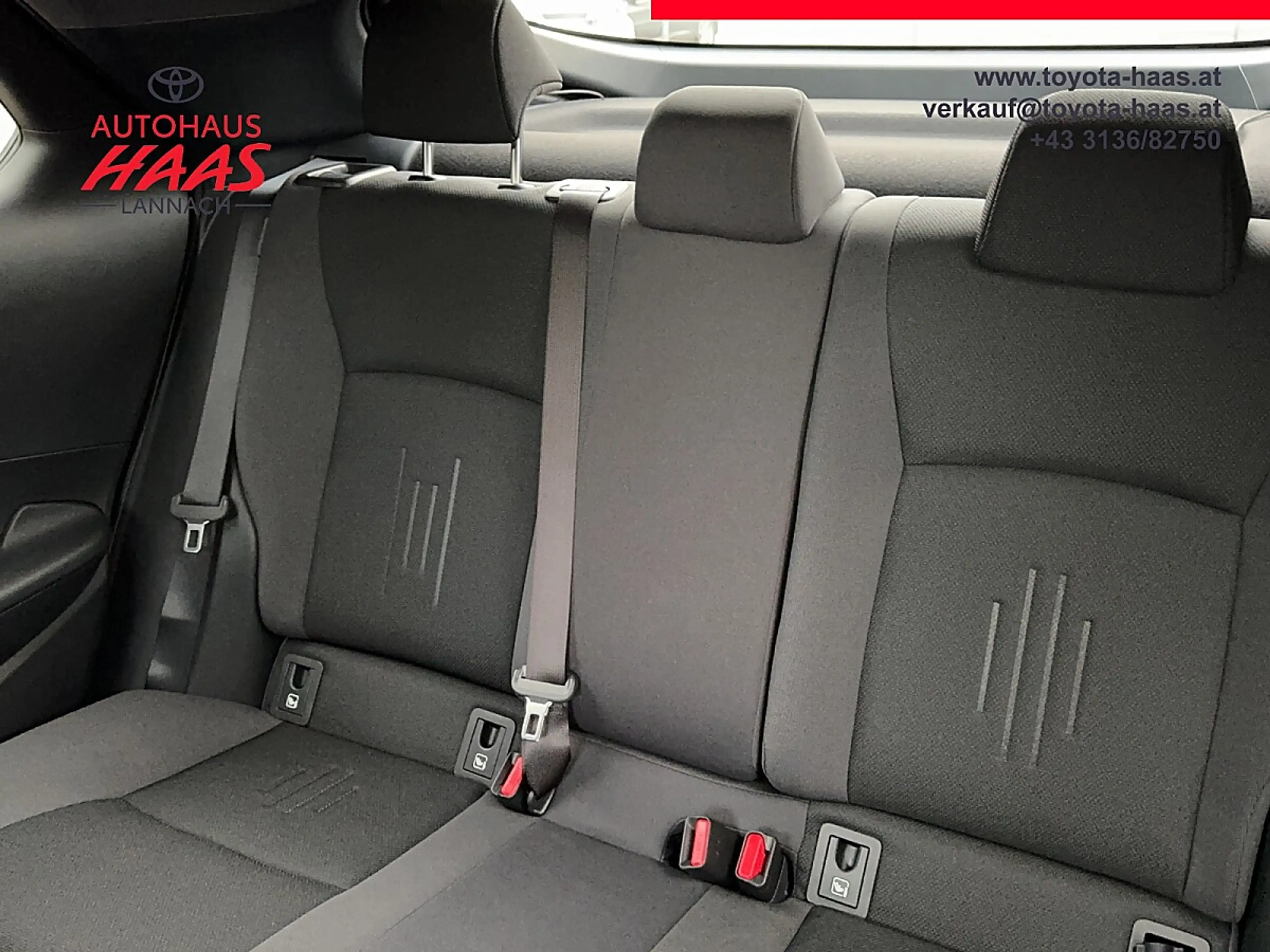 Toyota C-HR 2,0 Plug-In Hybrid E-CVT Active Drive+Technikpaket — photo 10