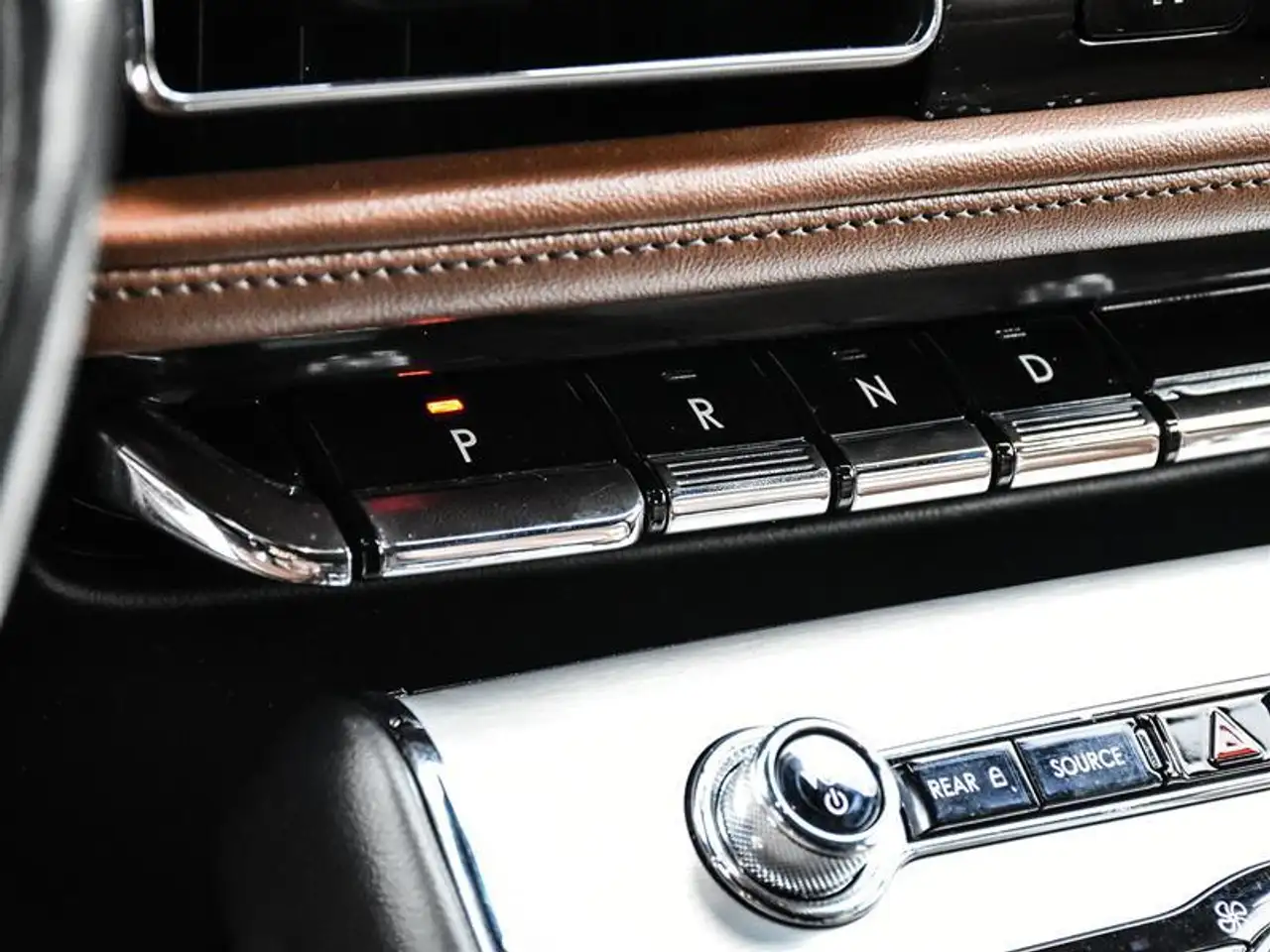 Lincoln Aviator снимка Lincoln Aviator