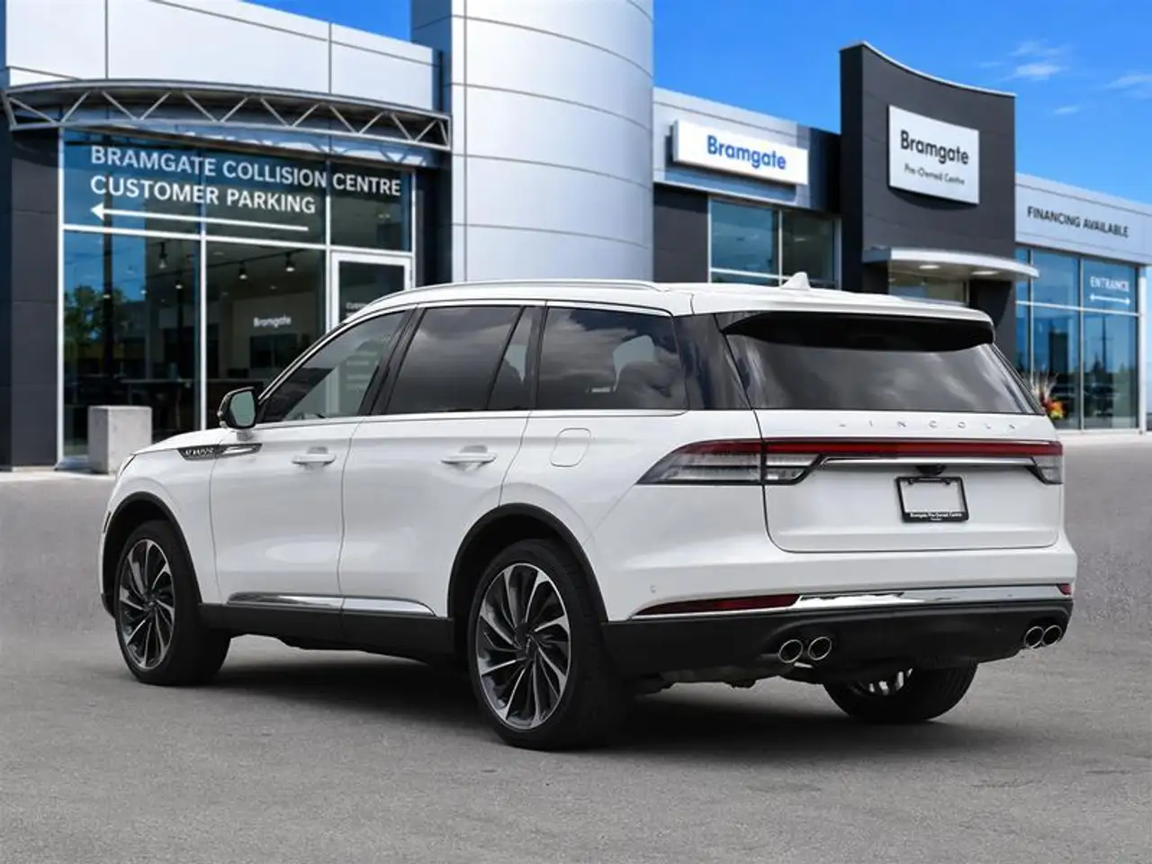 Lincoln Aviator снимка Lincoln Aviator