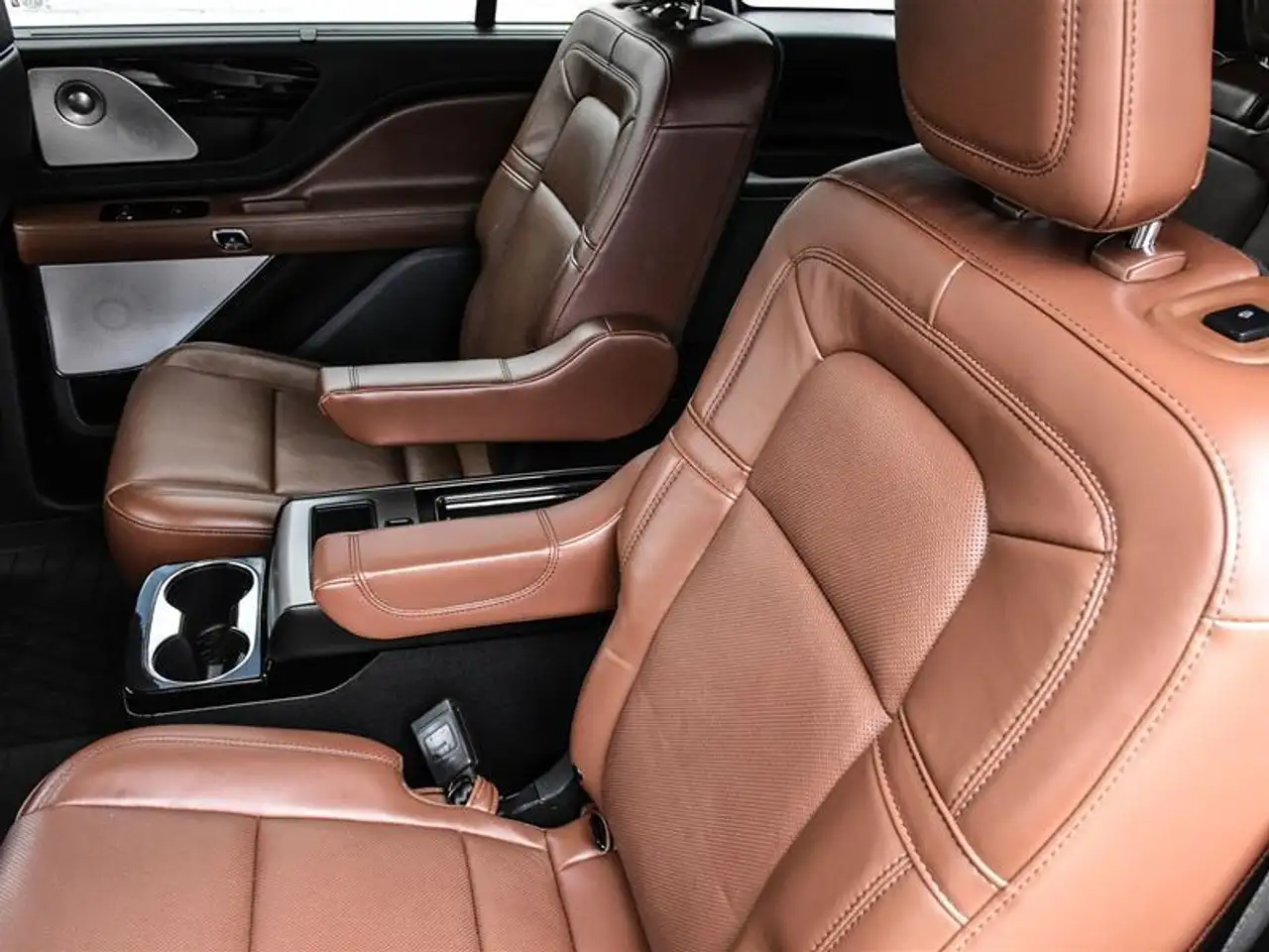 Lincoln Aviator снимка Lincoln Aviator