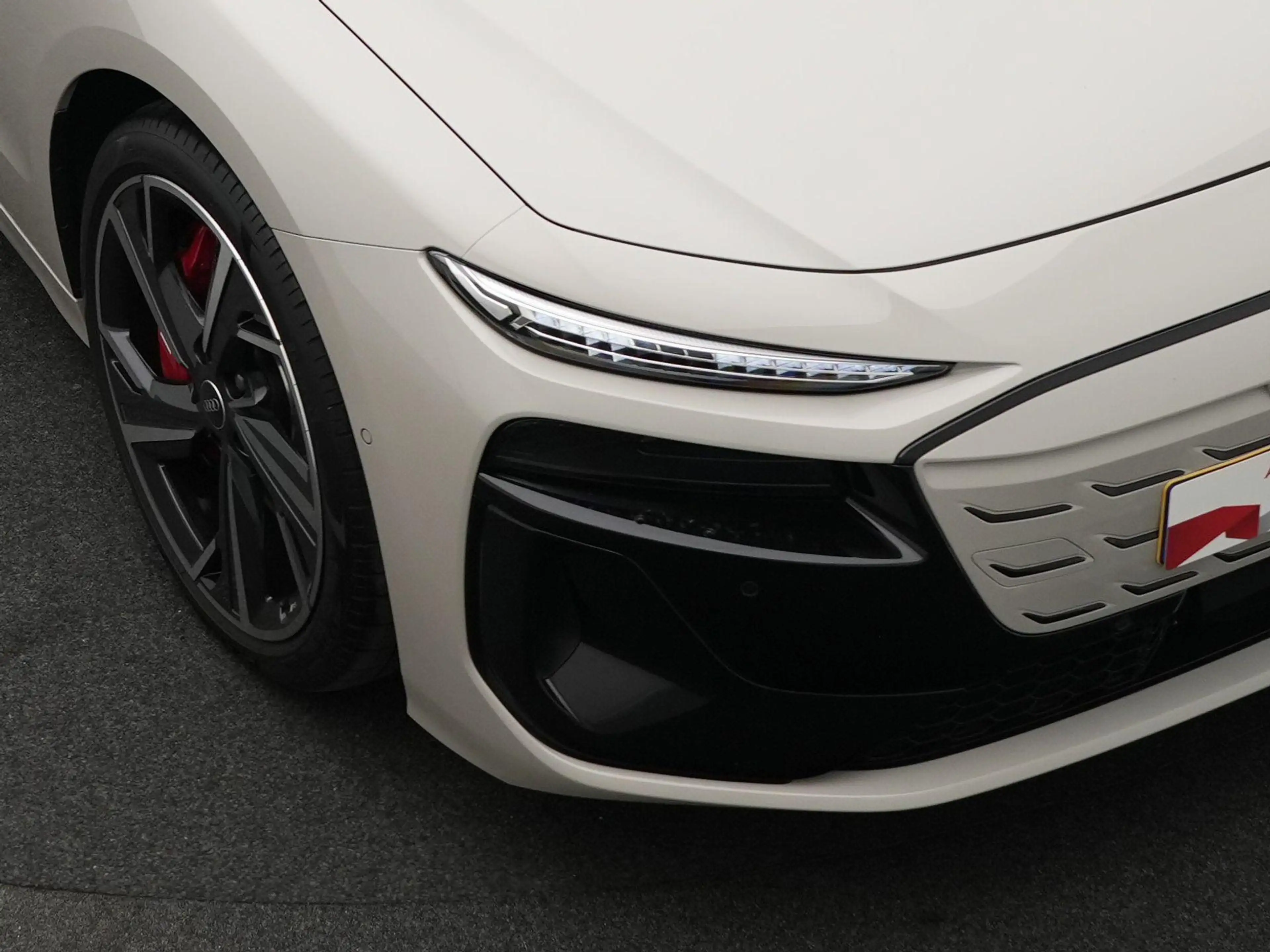Audi S6 e-tron Avant S6 503pk 100 kWh | 21" LM Velgen, Luchtverin — photo 15