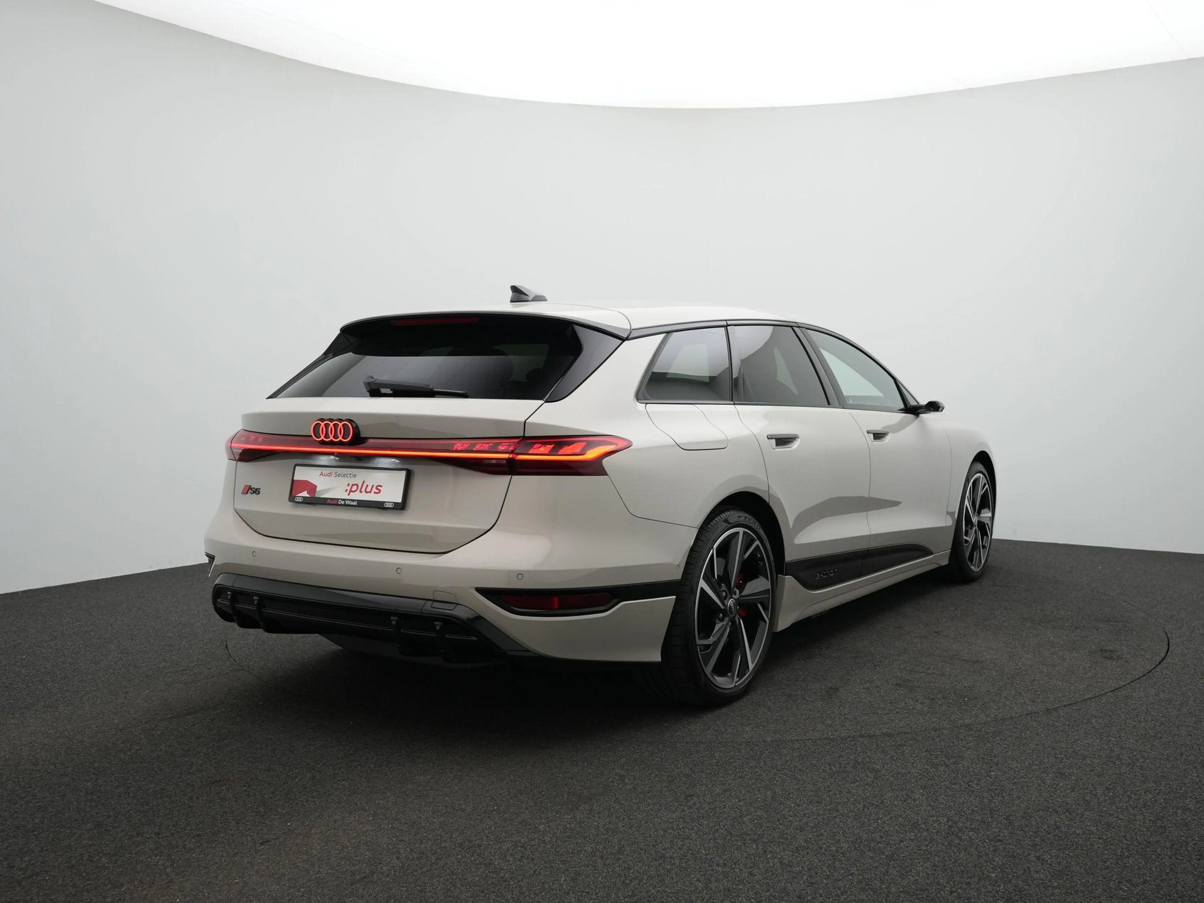 Audi S6 e-tron Avant S6 503pk 100 kWh | 21" LM Velgen, Luchtverin — photo 5