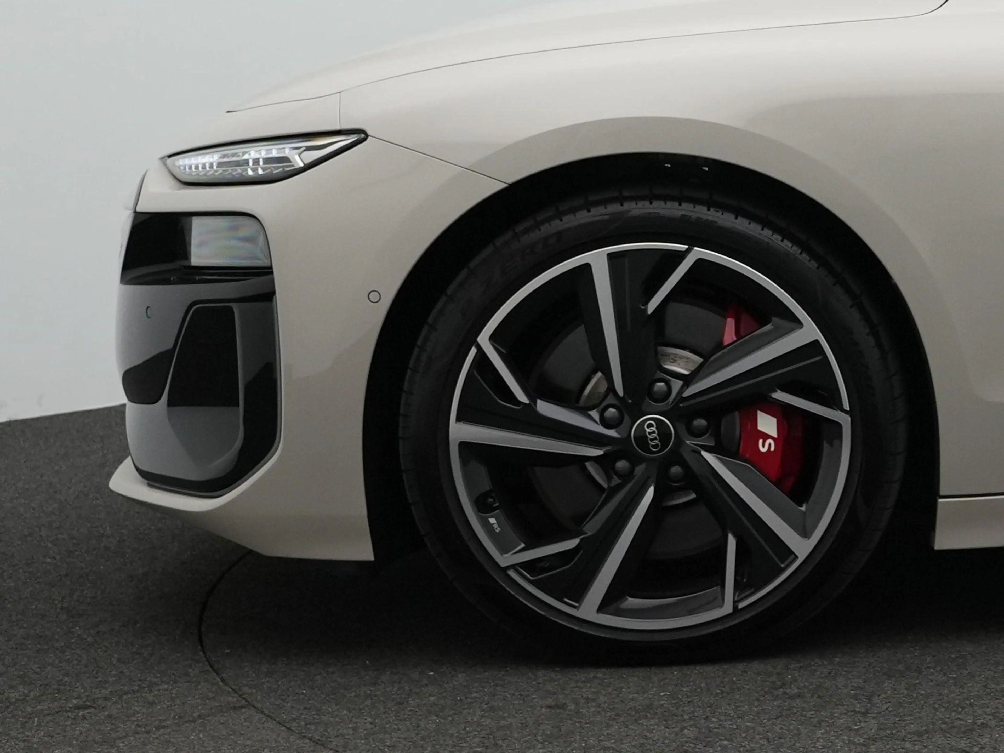 Audi S6 e-tron Avant S6 503pk 100 kWh | 21" LM Velgen, Luchtverin — photo 12