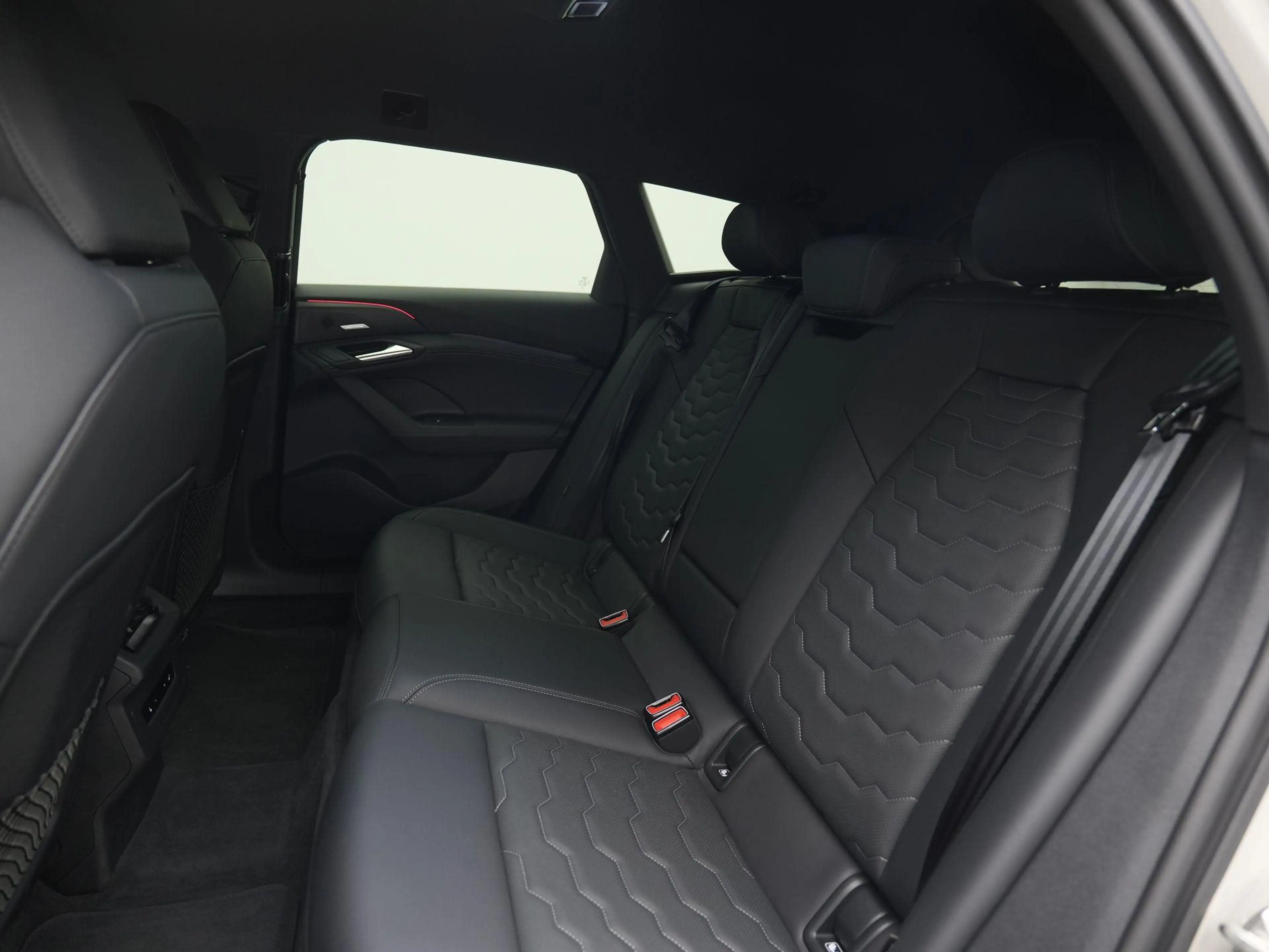 Audi S6 e-tron Avant S6 503pk 100 kWh | 21" LM Velgen, Luchtverin — photo 9