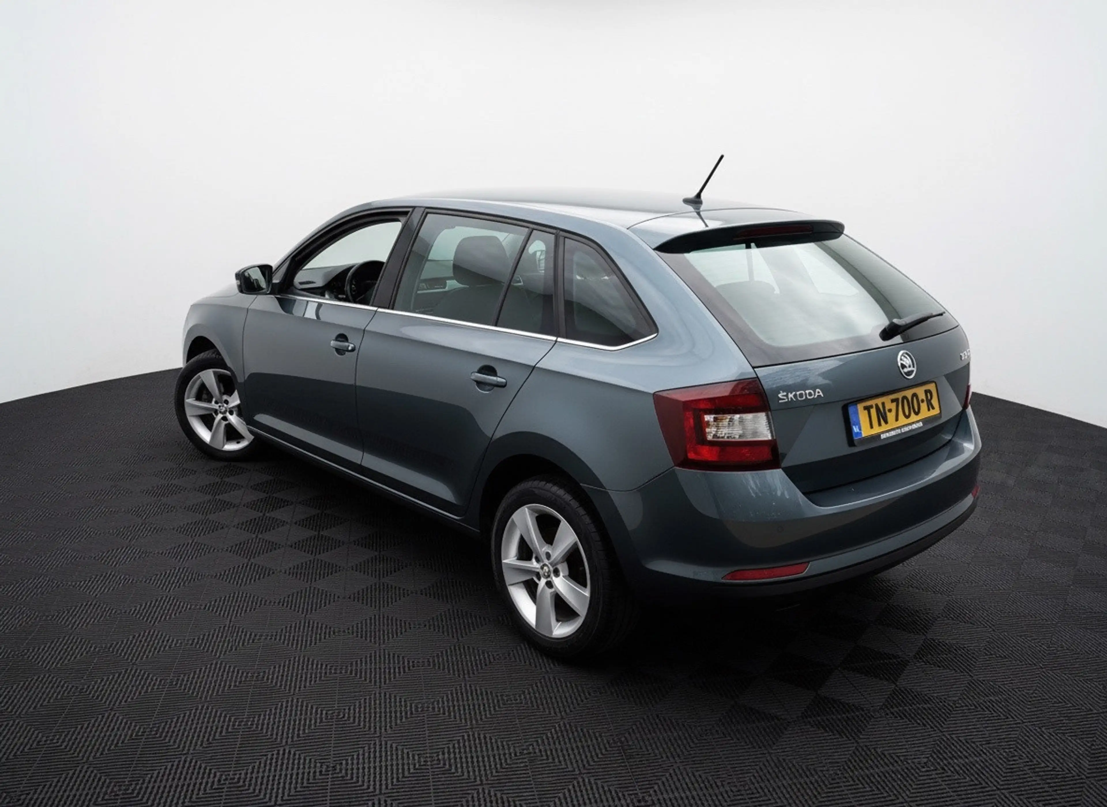 Skoda Rapid/Spaceback 1.0 TSI Greentech Clever — photo 3
