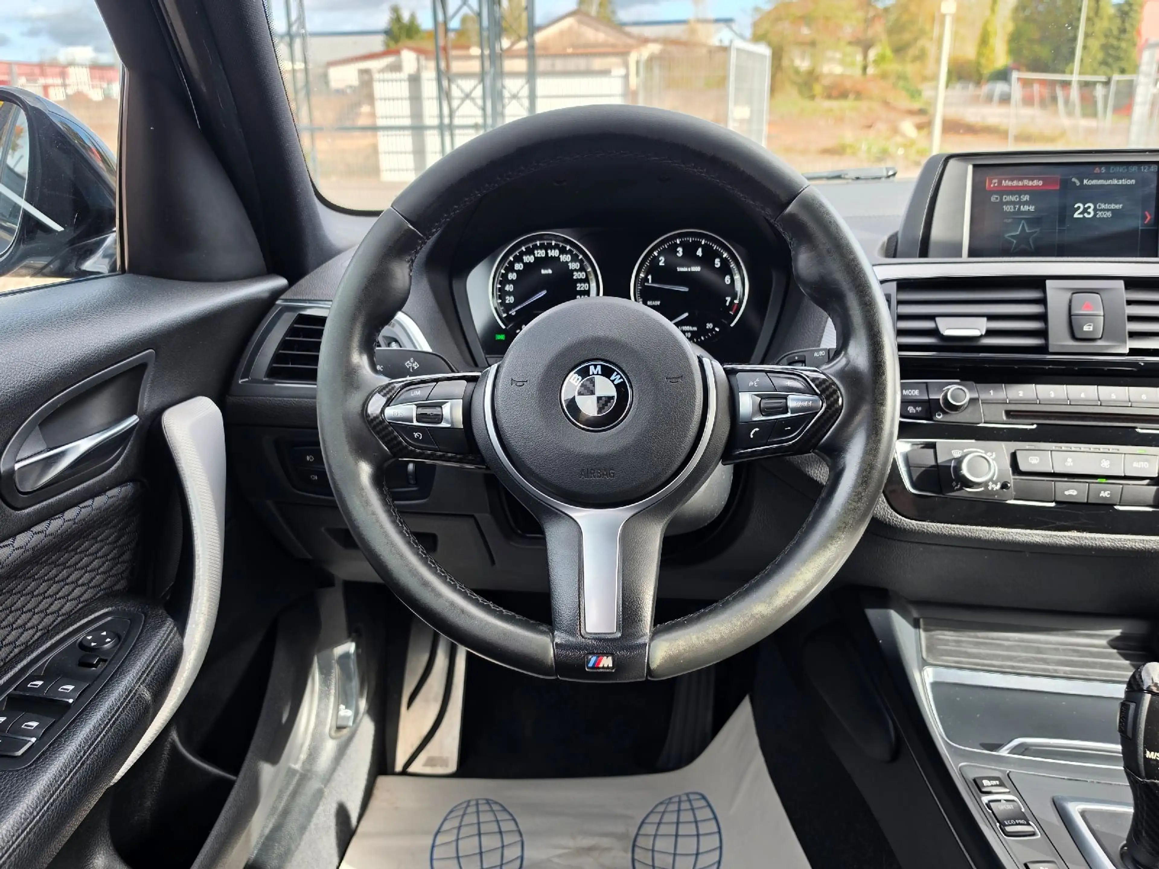 BMW 120 i Edition M Sport Shadow *PDC*AUTOM*LED*NAV — photo 10