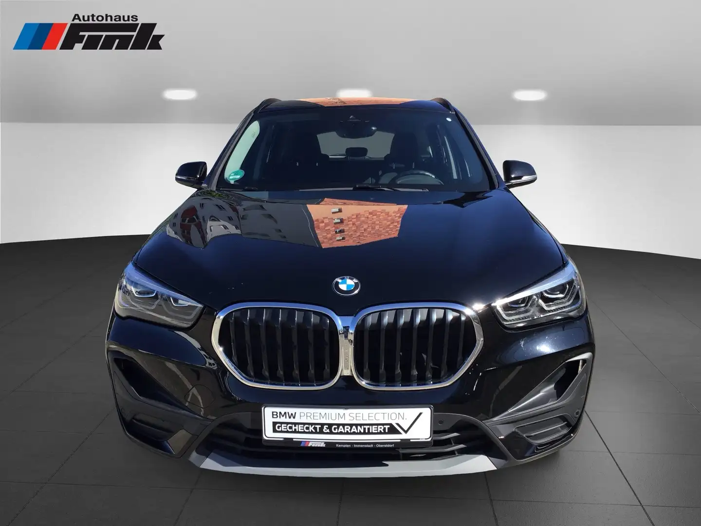 BMW X1 xDrive18d Advantage DAB LED Navi Komfortzg. Zwart - 2