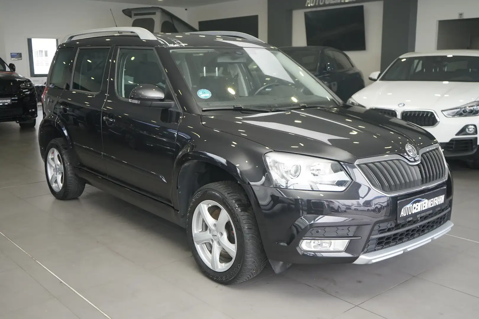 Skoda Yeti Elegance 4x4+NAVI+PDC+PANO+AHK+TEMPOMAT+NEUE MOTOR Schwarz - 1