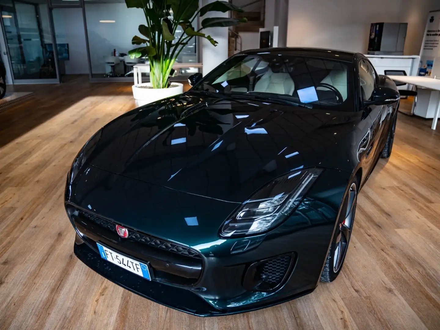 Jaguar F-Type F-Type Coupe 3.0 V6 s/c R-Dynamic rwd 380cv auto Verde - 1