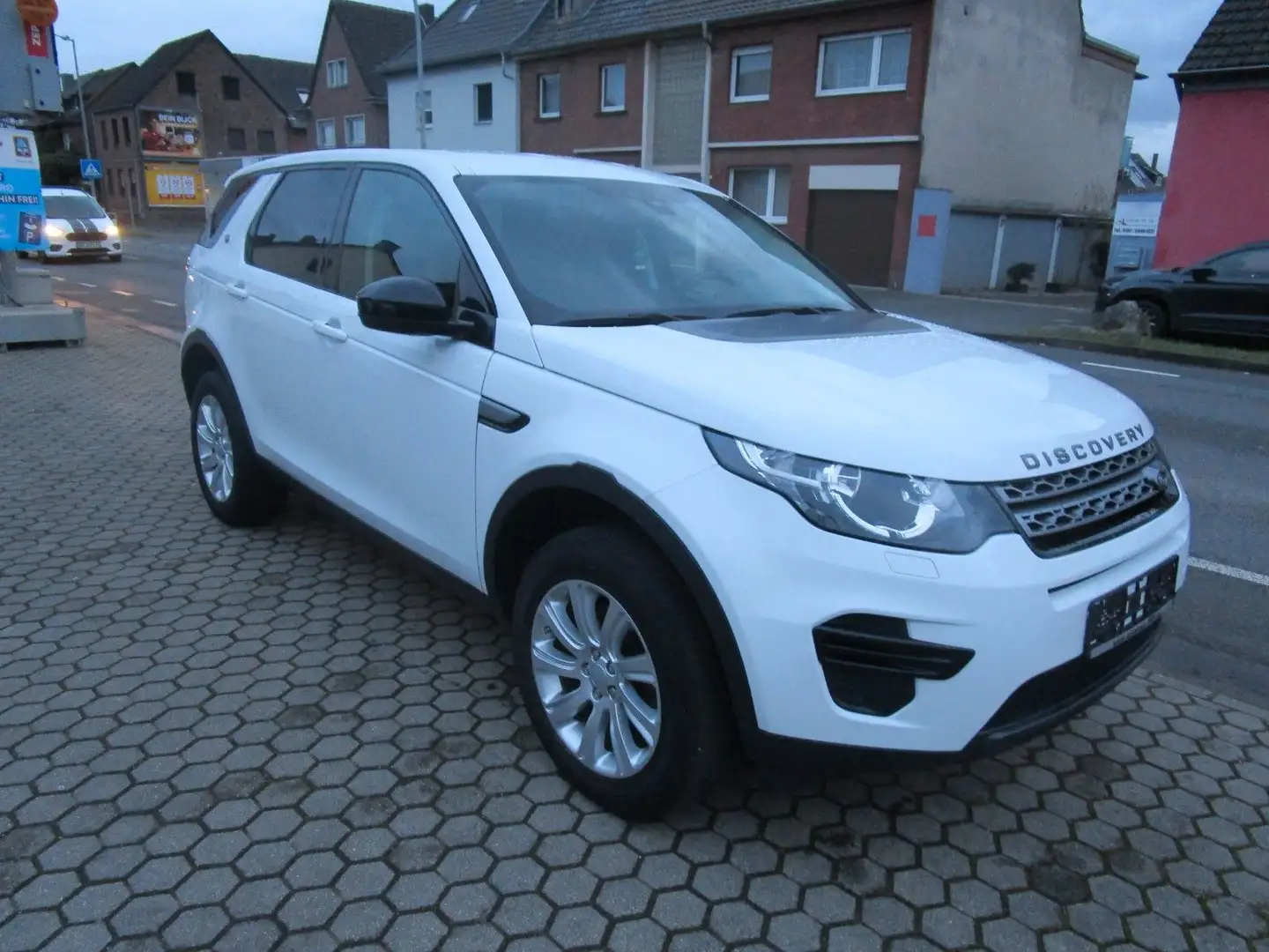 Land Rover Discovery Sport TD4 110kW 4WD PURE Wit - 1