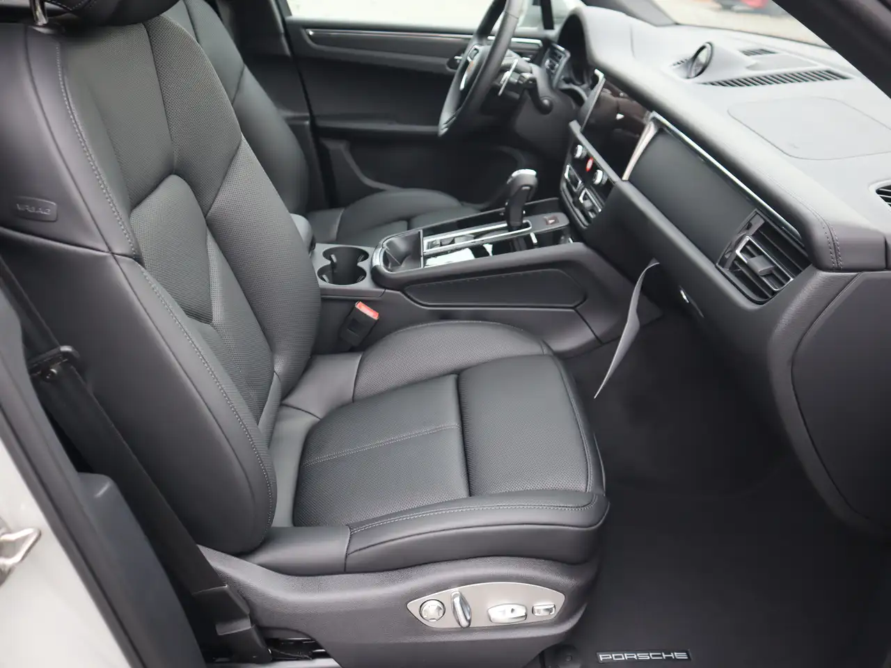 Porsche Macan снимка Porsche Macan
