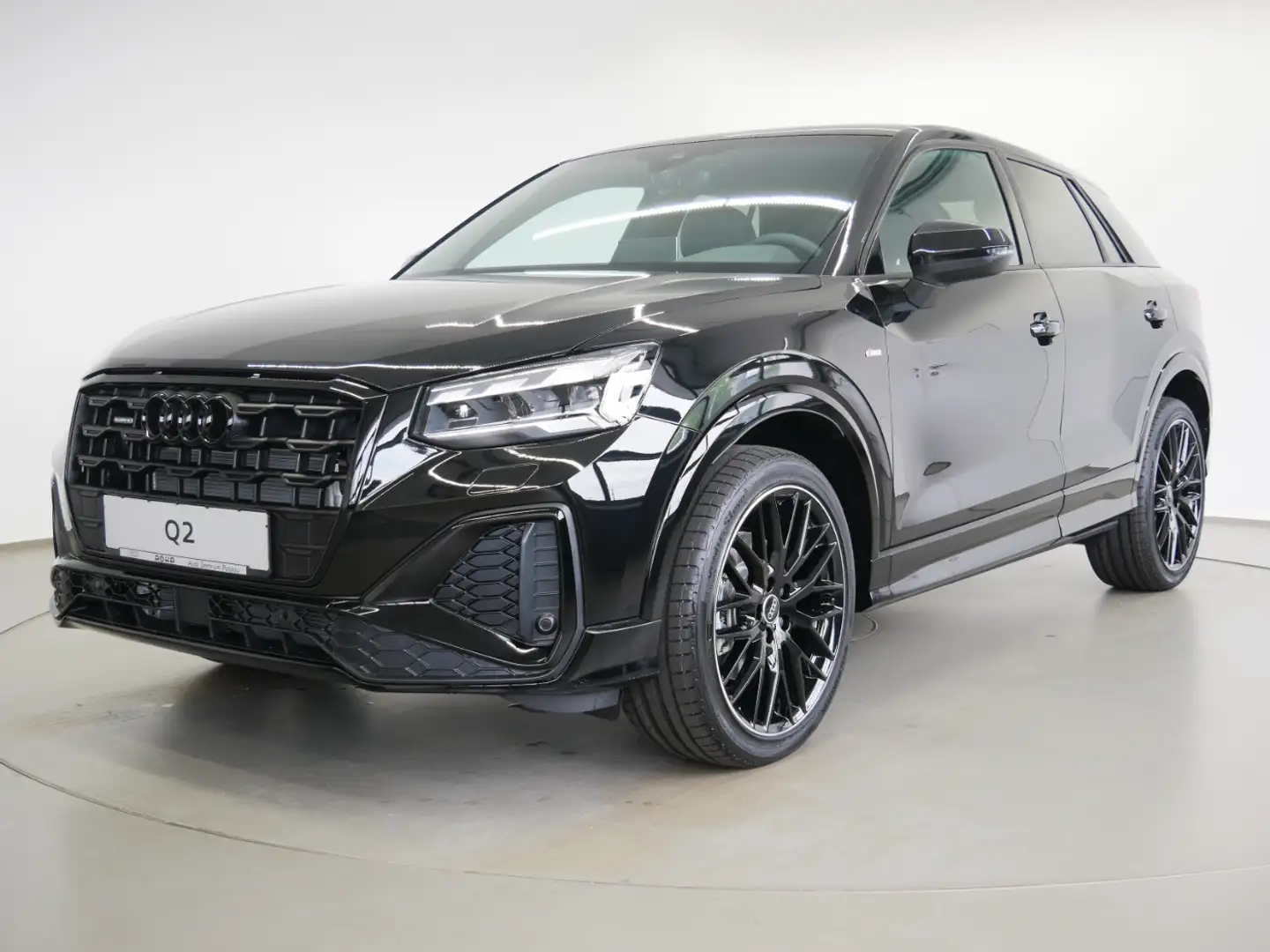 Audi Q2 S line 40 TFSI quattro 140(190) S tronic Schwarz - 2