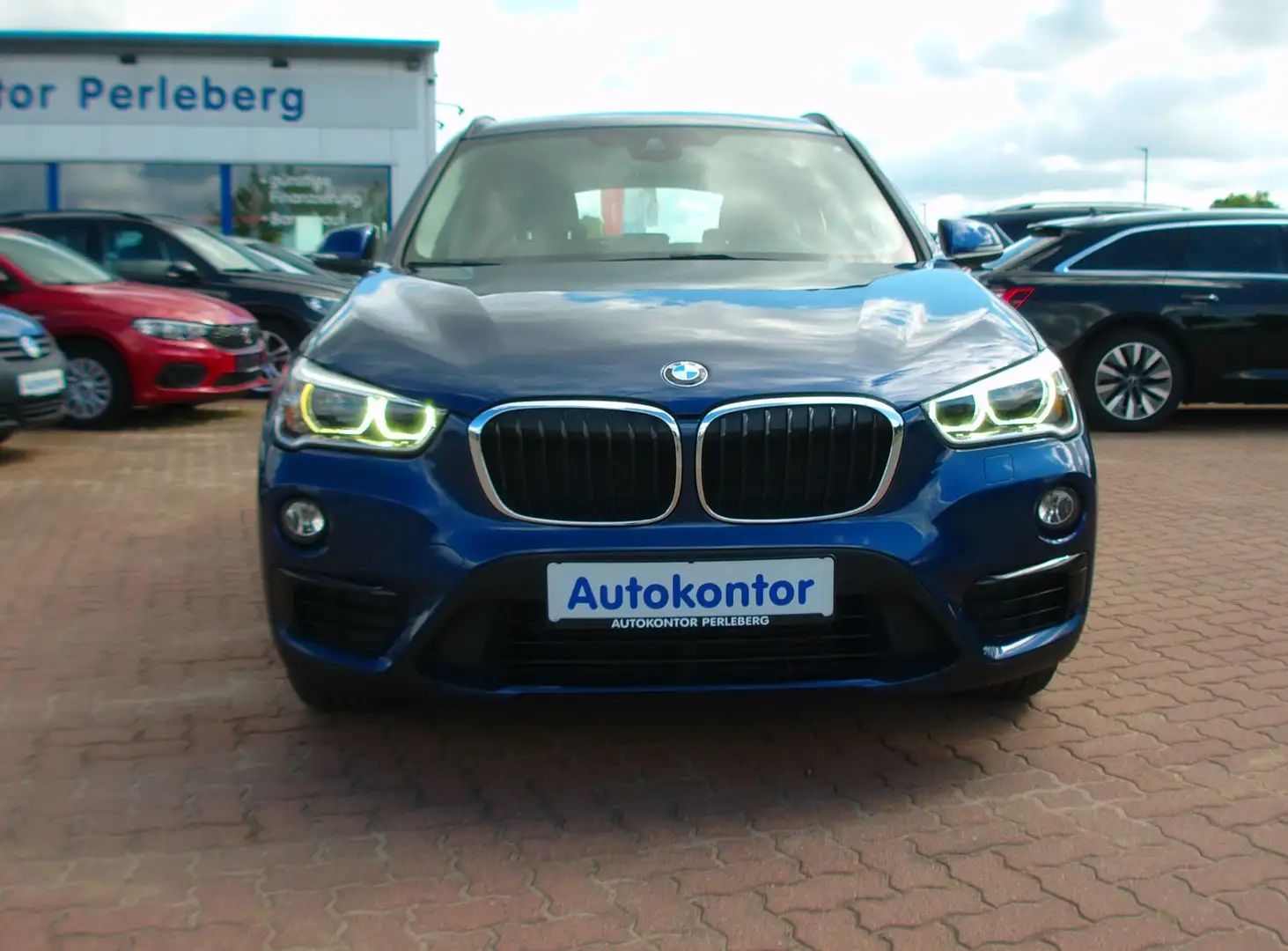 BMW X1 xDrive 18 d Sport Line.LED.AHK.Navi.SHZ Blau - 2