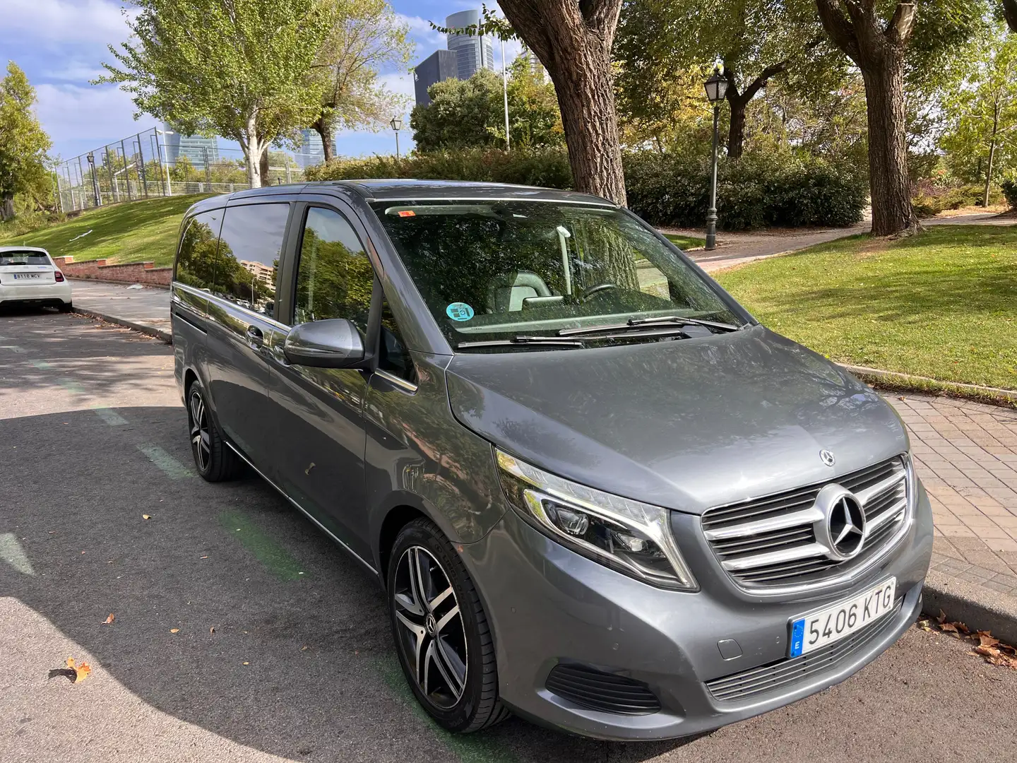 Mercedes-Benz V 220 V 220d Largo Avantgarde 7G Tronic Avantgarde Gris - 2