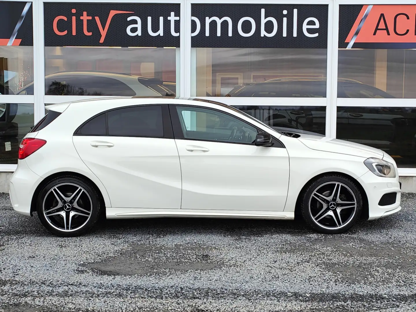 Mercedes-Benz A 200 A200 CDI PACK AMG CARPLAY TOIT OUVRANT Blanc - 2