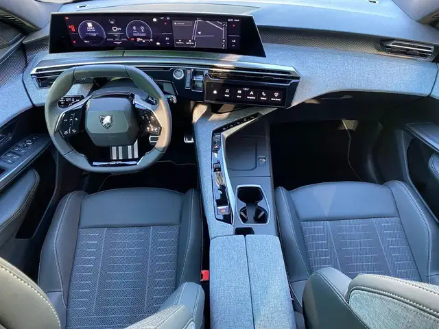 Peugeot 5008 view 5