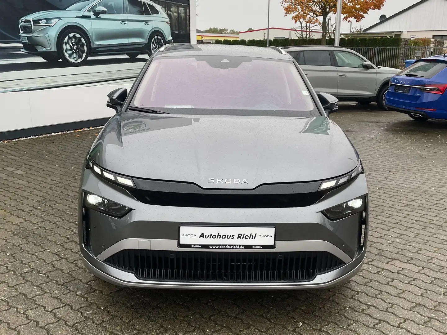 Skoda Enyaq 60 Loft* 150 kW* Plus-Paket* AHK* Winter-Paket Gris - 2
