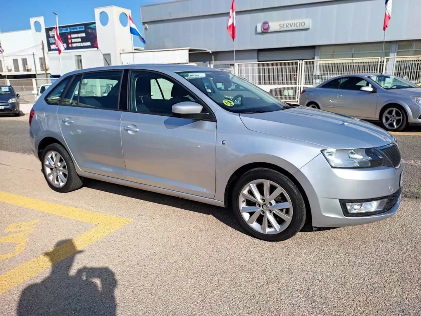 Skoda Rapid/Spaceback 1.6TDI CR Elegance DSG 66kW Plateado - 1