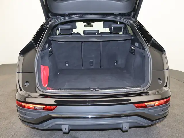 Audi Q5 view 8