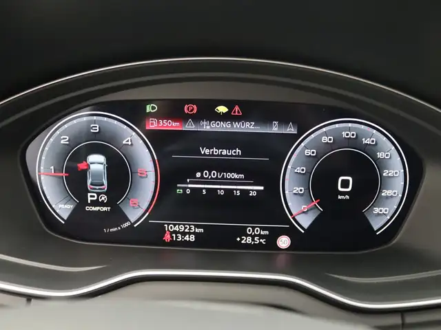 Audi Q5 view 10