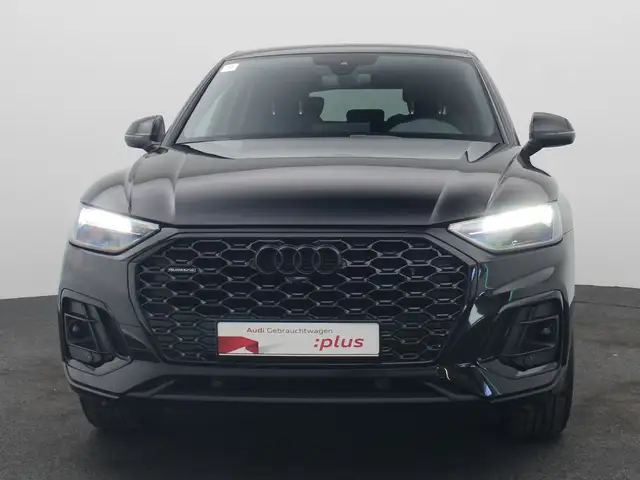 Audi Q5 view 3
