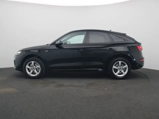 Audi Q5 view 4