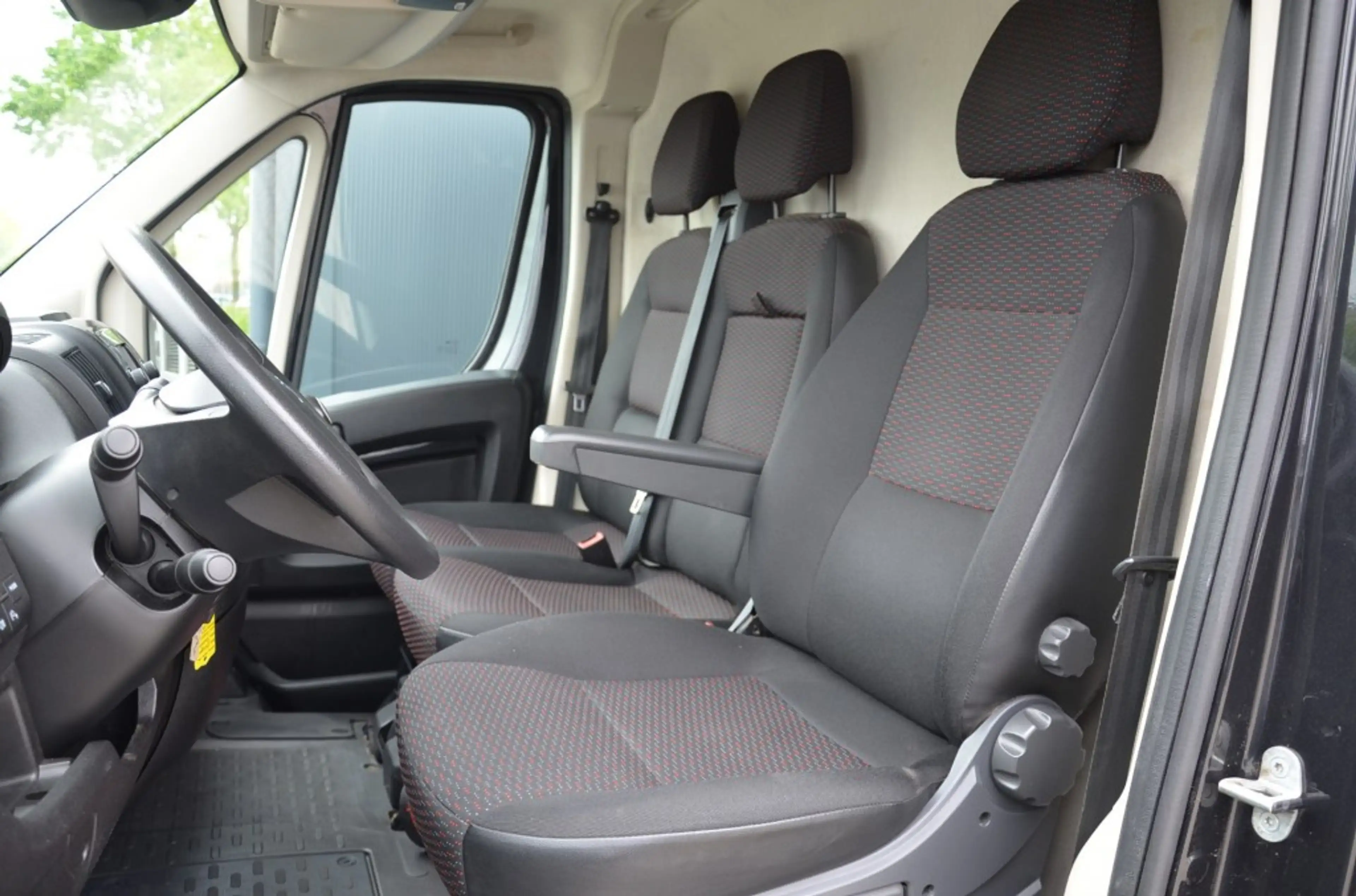 Peugeot Boxer 2.2 HDI L3H2 — photo 8