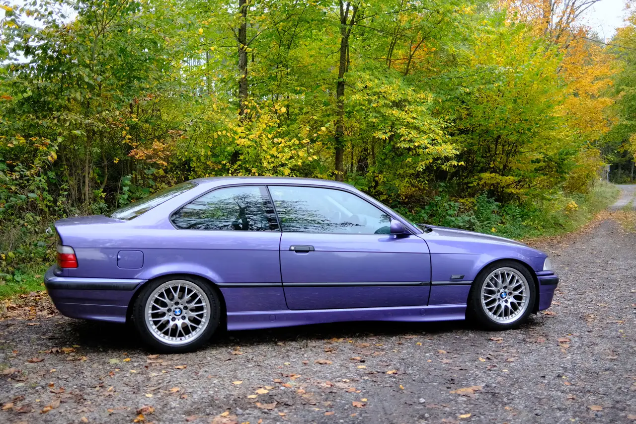 BMW 323i, foto 2