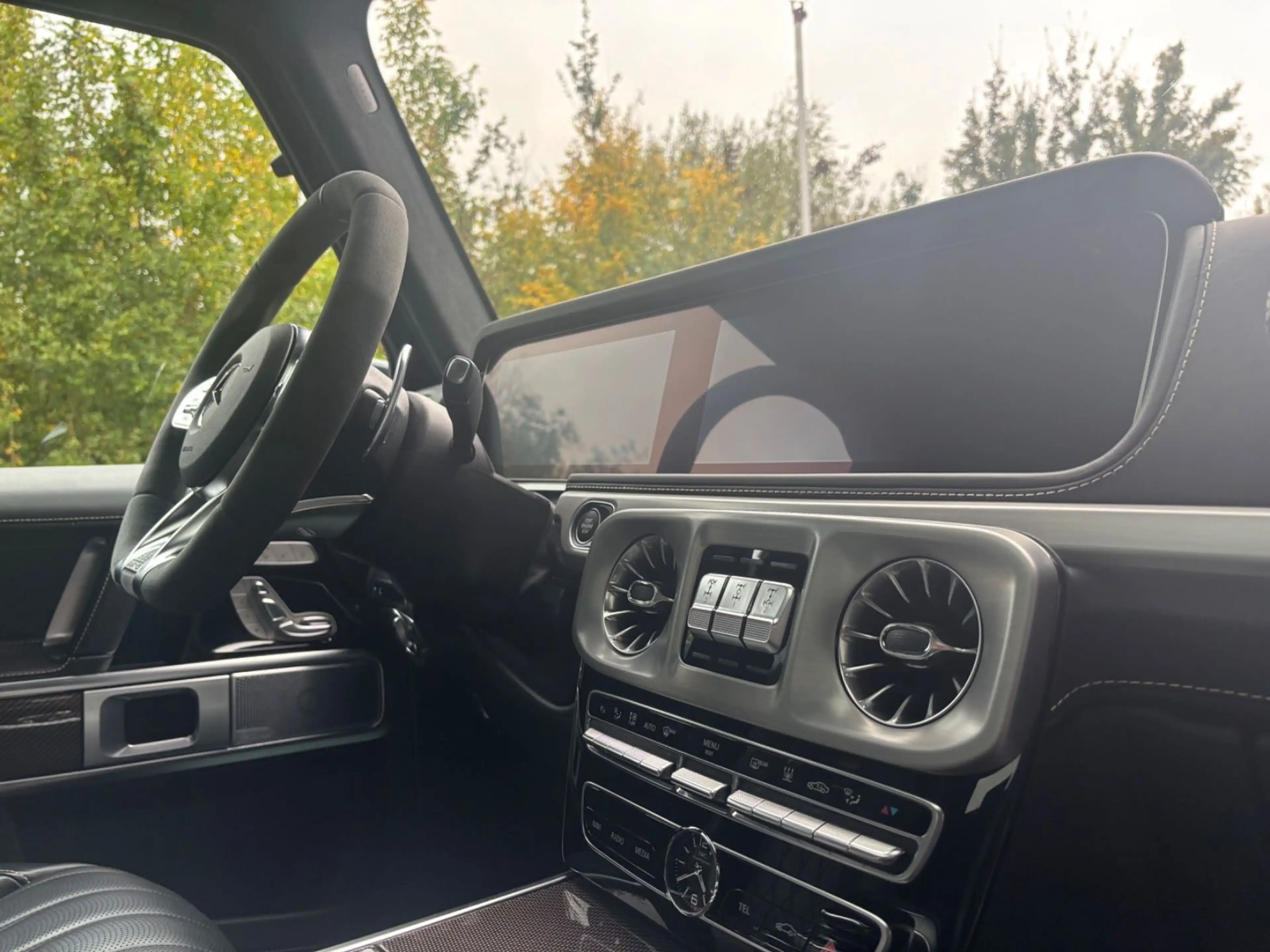 Mercedes-Benz G 63 AMG G63 AMG Grand Edition limited Fond Entertainment — photo 8