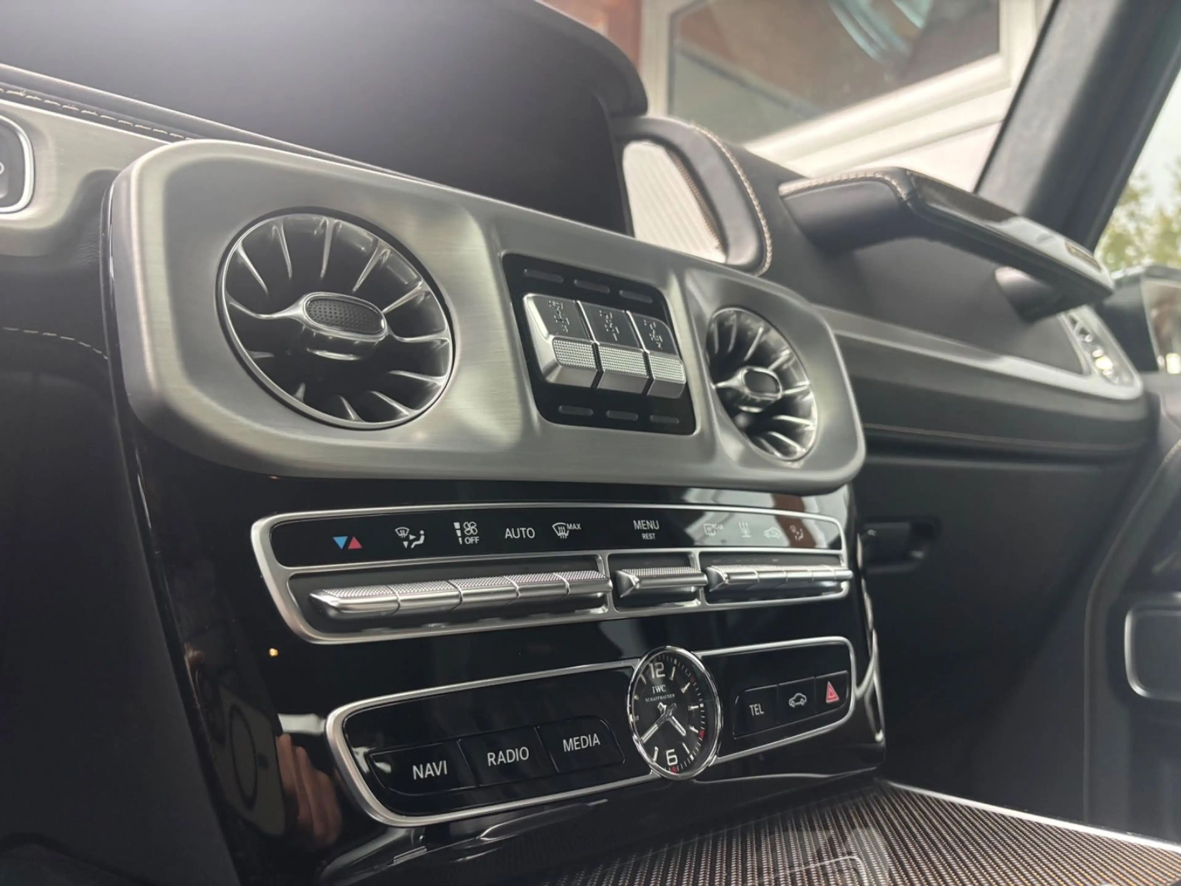 Mercedes-Benz G 63 AMG G63 AMG Grand Edition limited Fond Entertainment — photo 12