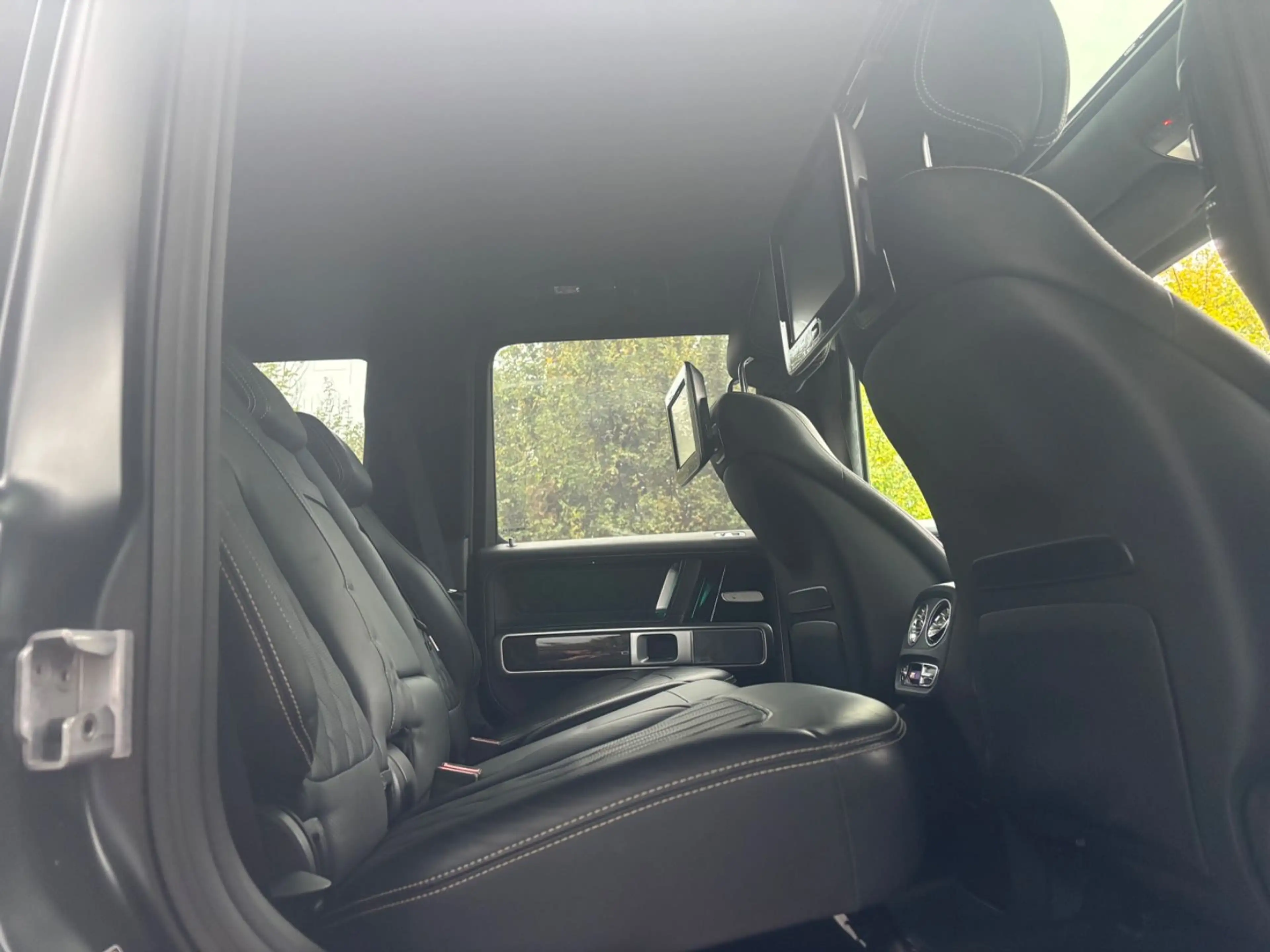 Mercedes-Benz G 63 AMG G63 AMG Grand Edition limited Fond Entertainment — photo 19