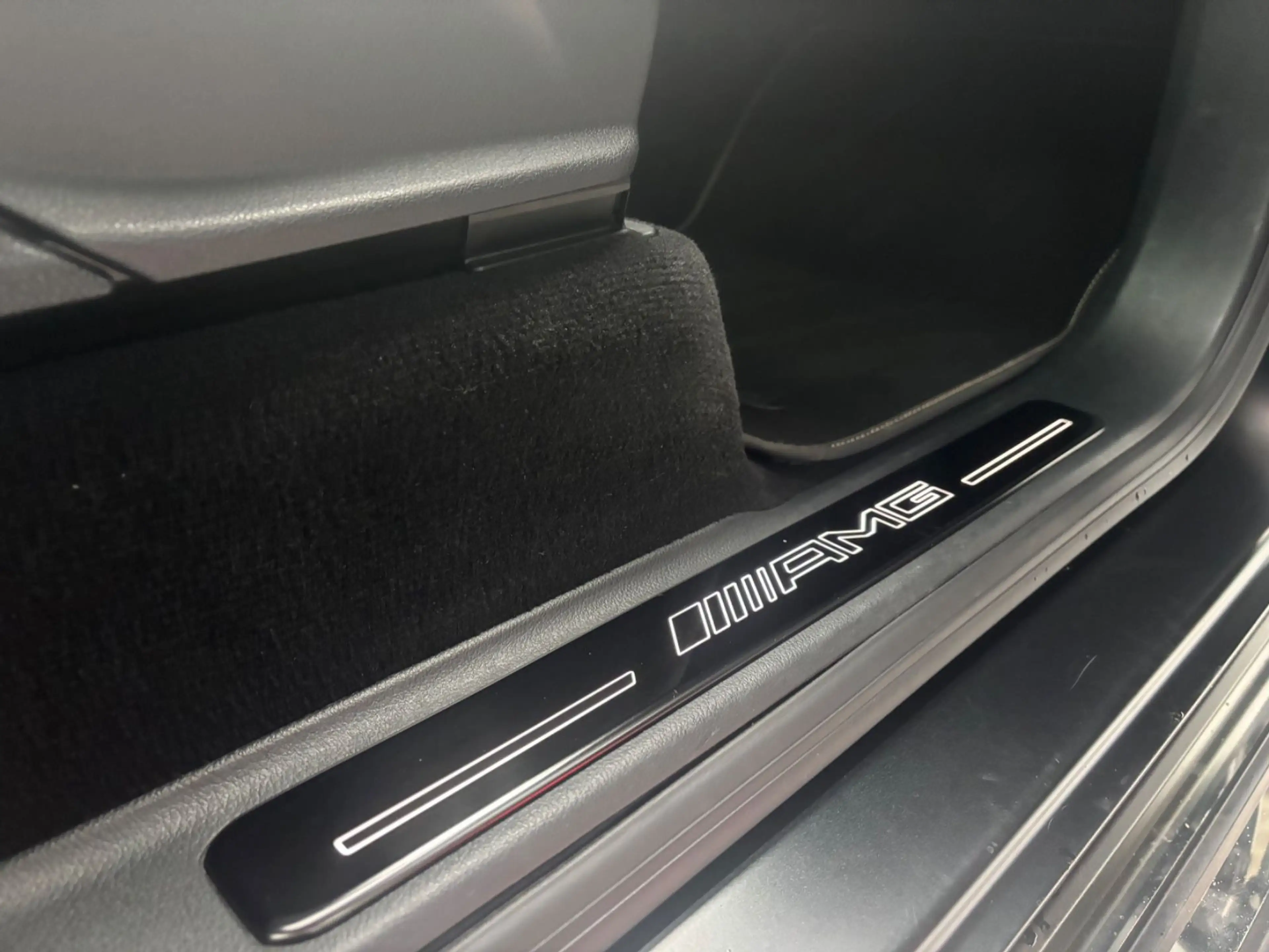 Mercedes-Benz G 63 AMG G63 AMG Grand Edition limited Fond Entertainment — photo 22