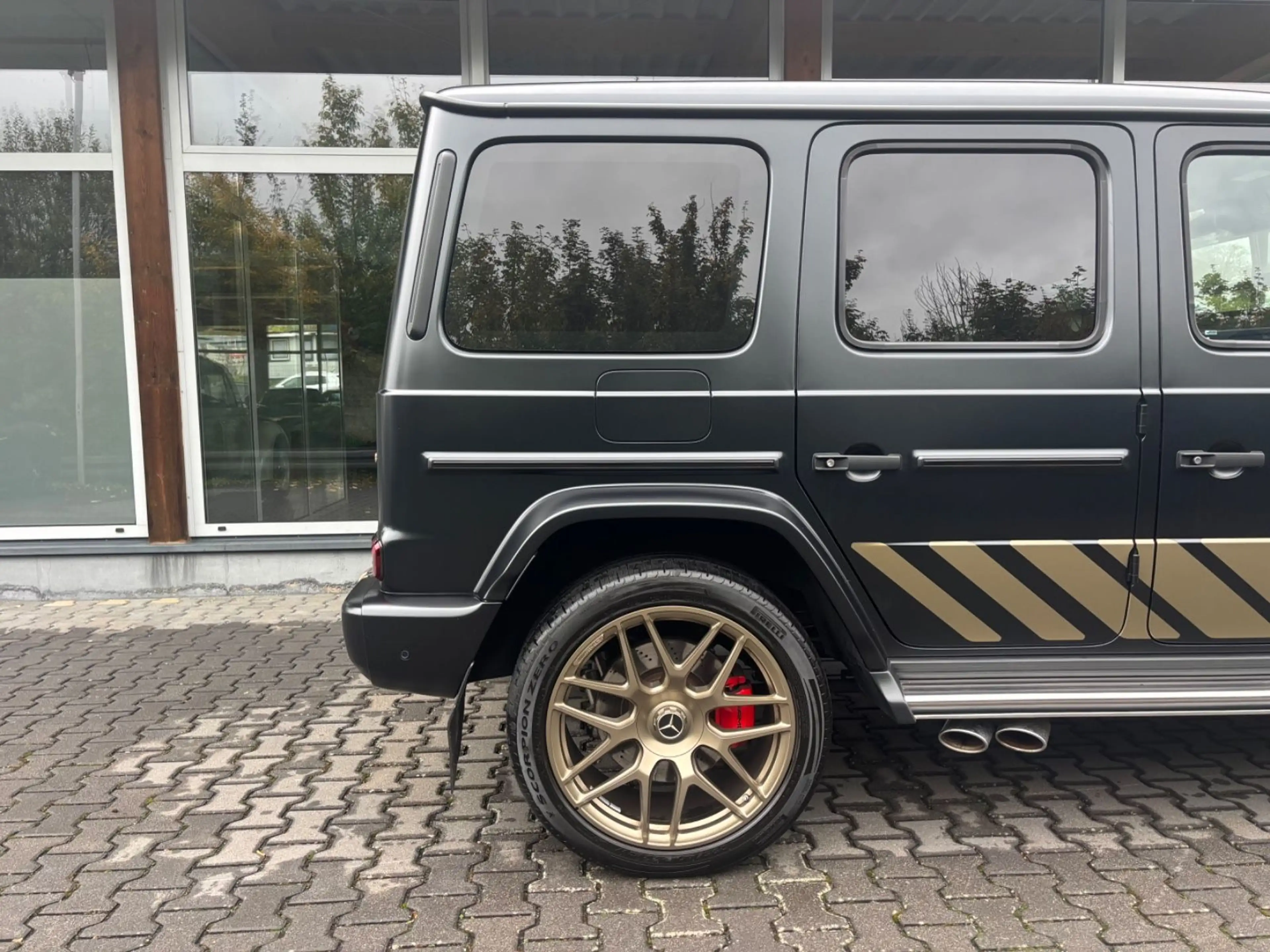 Mercedes-Benz G 63 AMG G63 AMG Grand Edition limited Fond Entertainment — photo 25