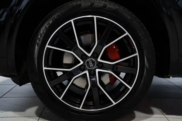 Audi Q5 view 9